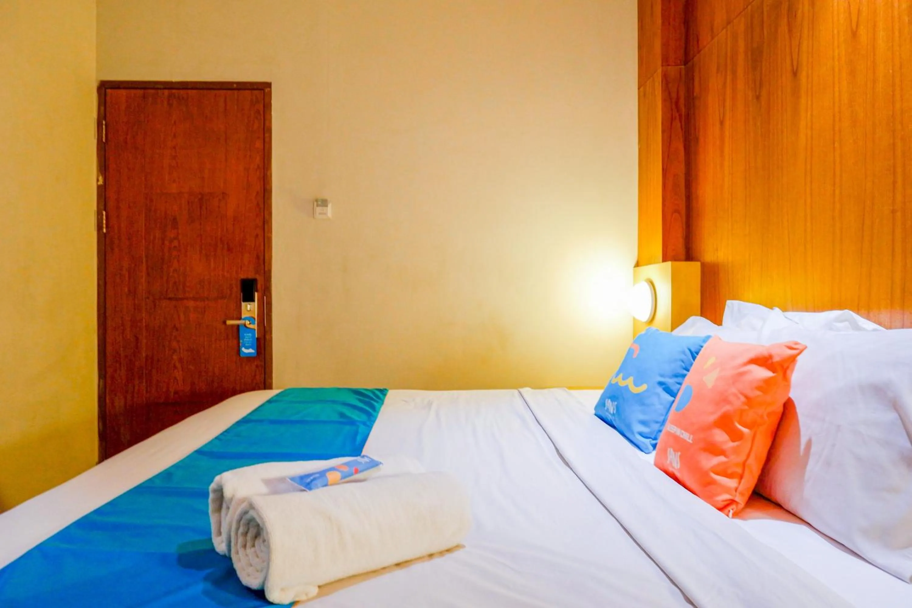 Bedroom, Bed in Sans Hotel Ekkon Yogyakarta by Reddoorz