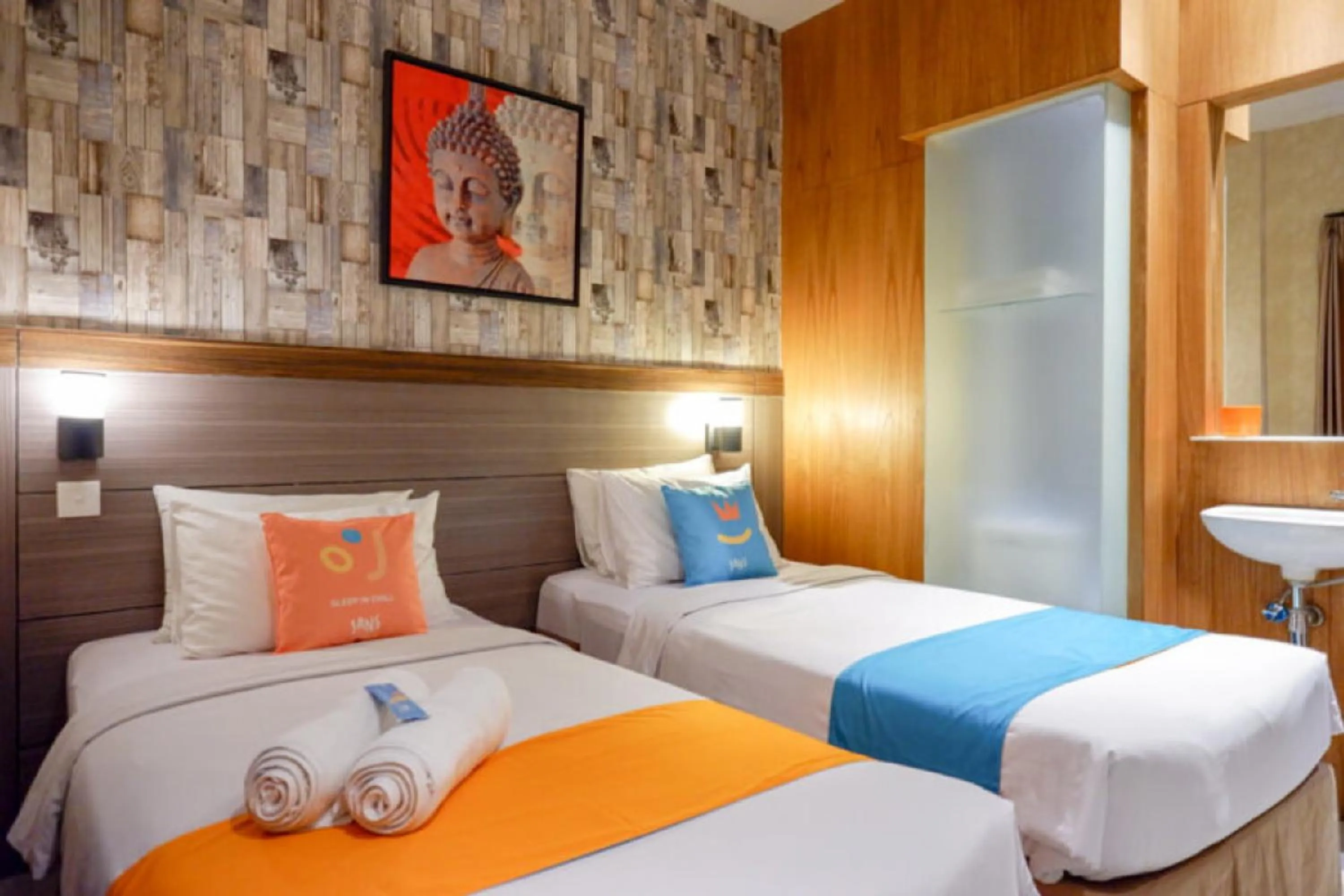 Bed in Sans Hotel Ekkon Yogyakarta by Reddoorz