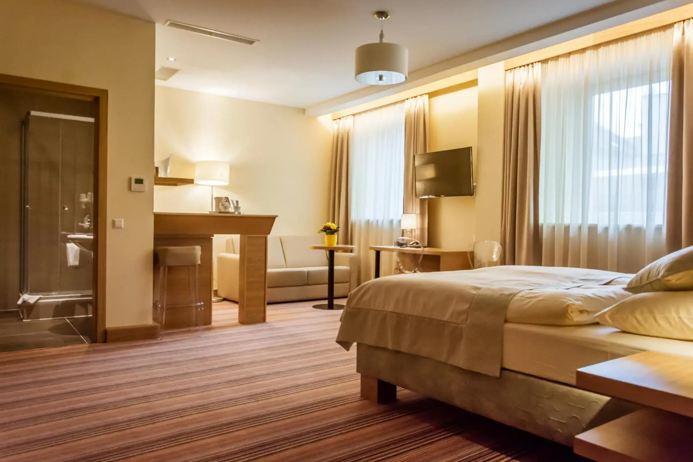 Photo of the whole room, Bed in Hotel Drei Raben Photo of the whole room, Bed in Hotel Drei Raben