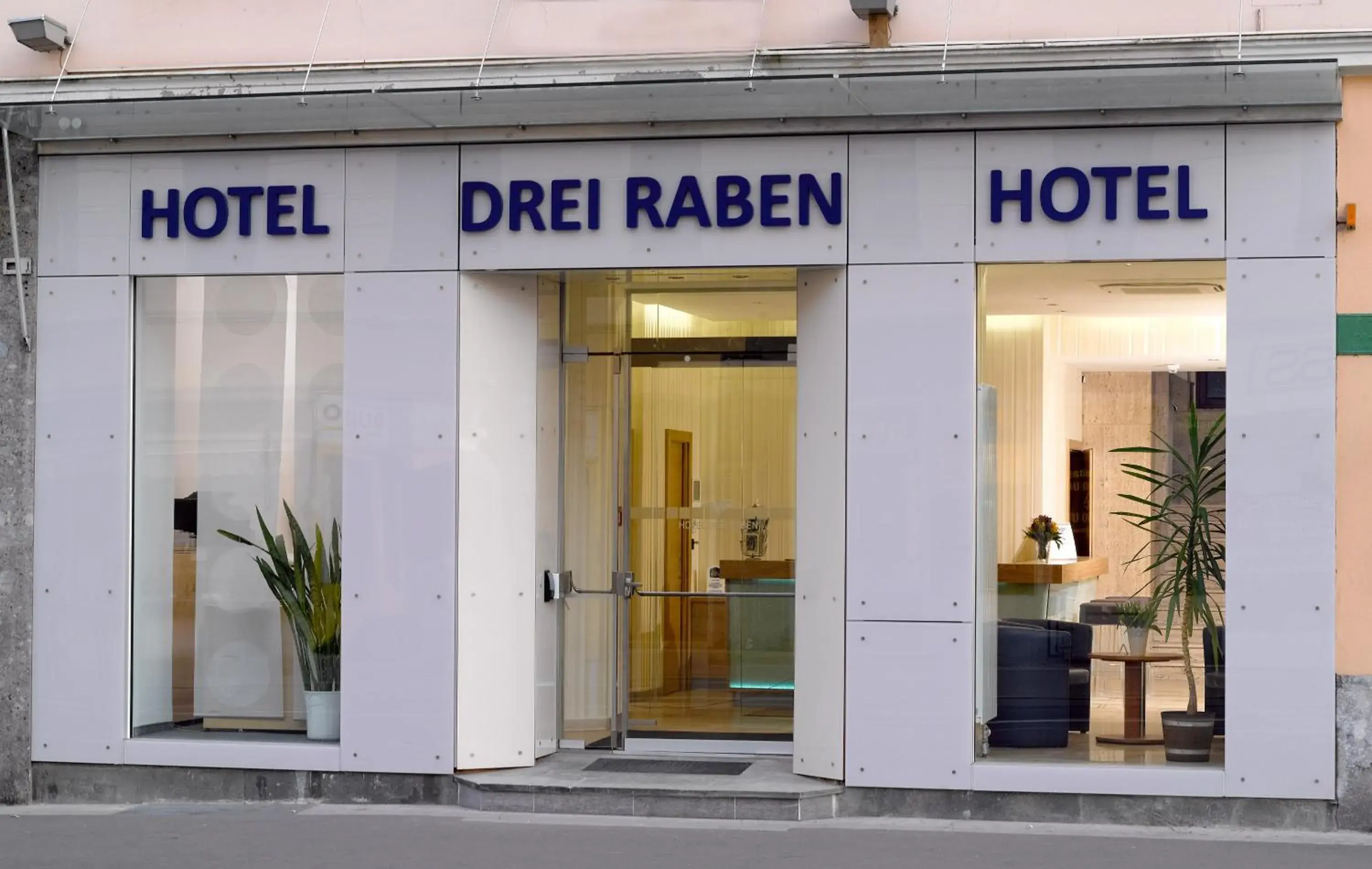 Facade/entrance in Hotel Drei Raben Facade/entrance in Hotel Drei Raben