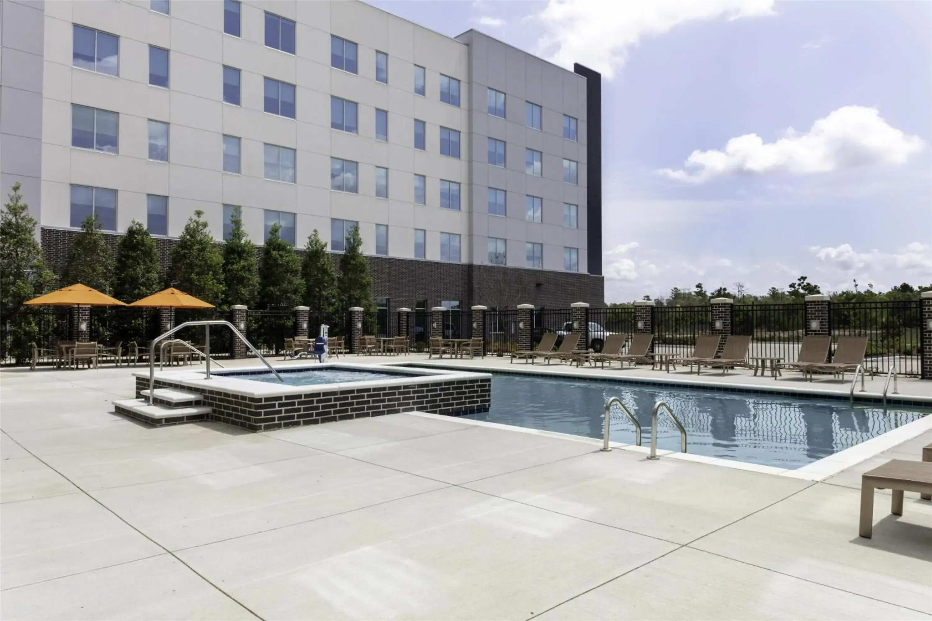 Swimming pool in Hyatt House The Woodlands-Shenandoah Swimming pool in Hyatt House The Woodlands-Shenandoah