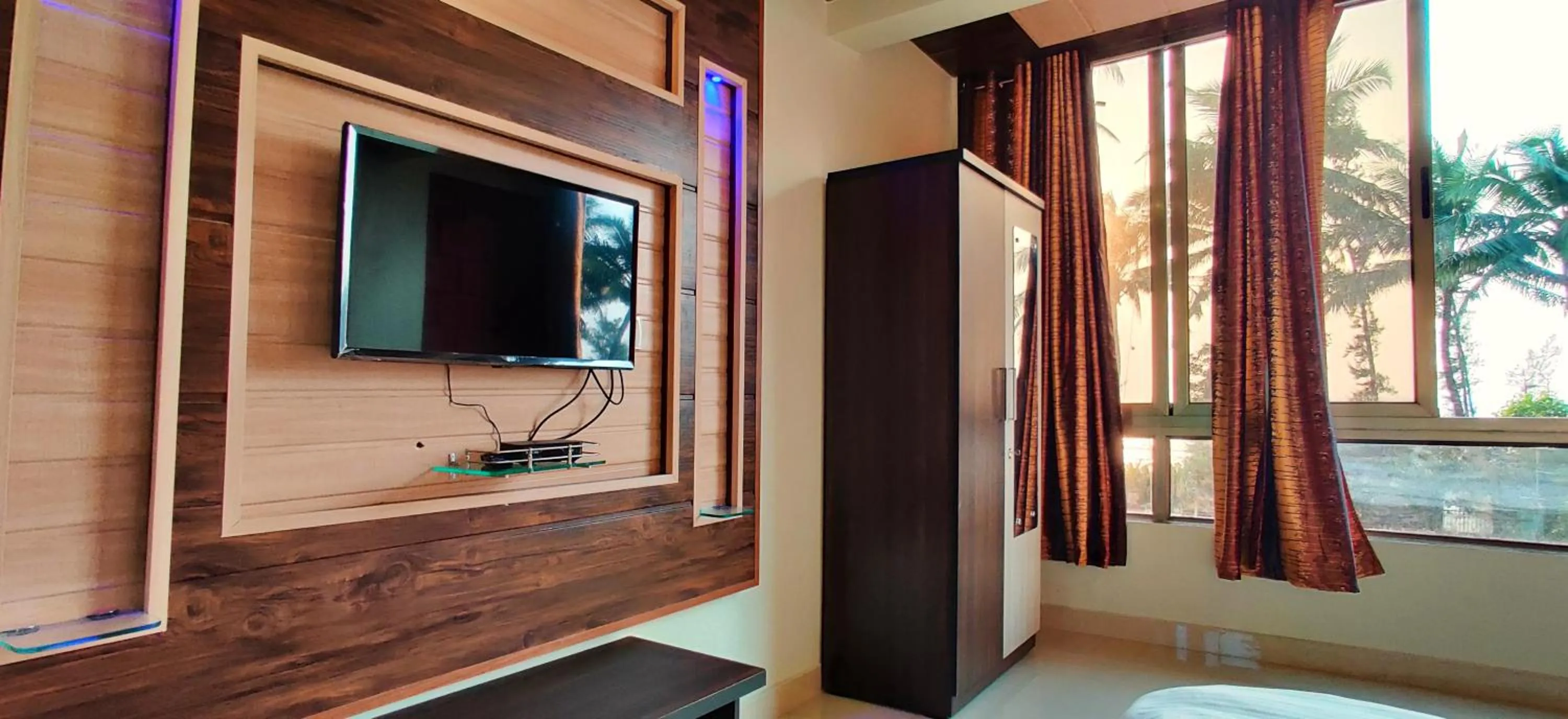 TV and multimedia in Happy Days Diveagar