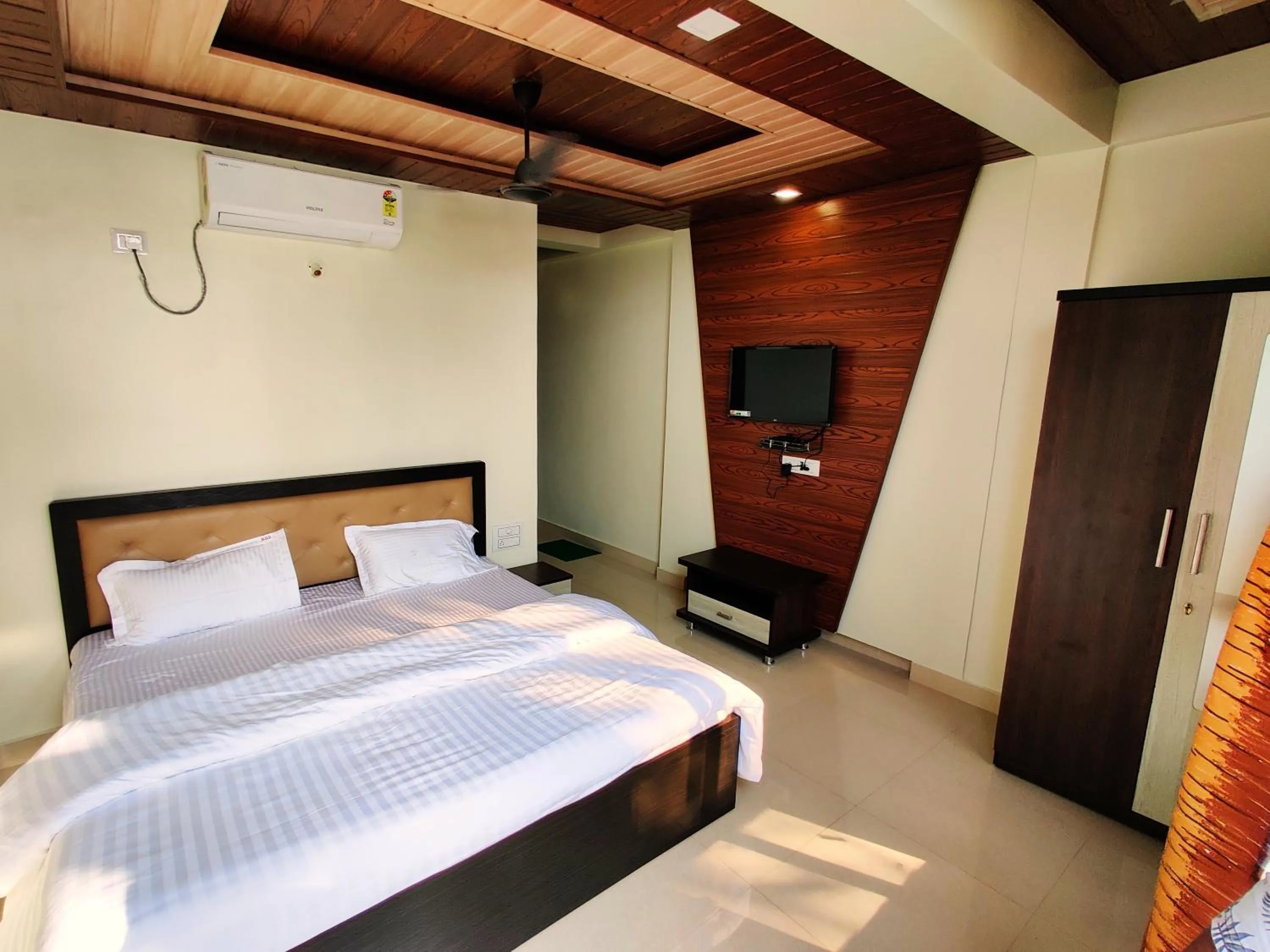 Bed in Happy Days Diveagar