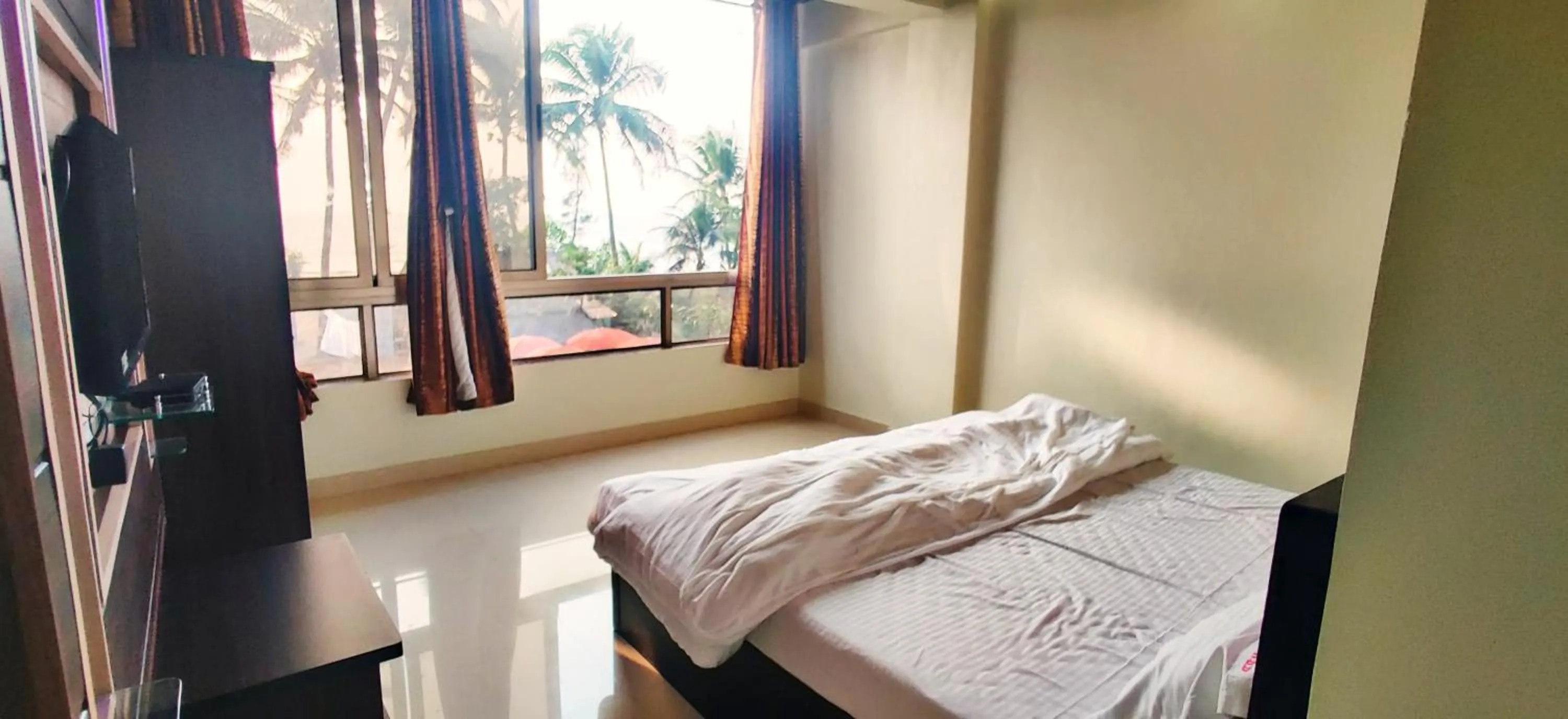 Bed in Happy Days Diveagar