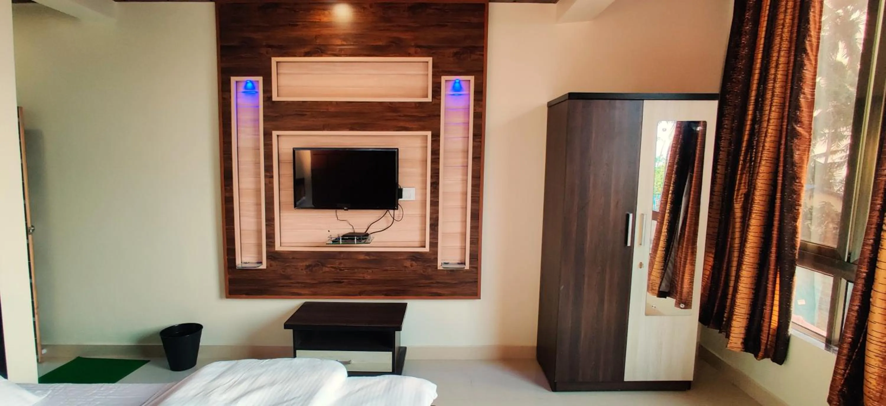 TV and multimedia, Bed in Happy Days Diveagar