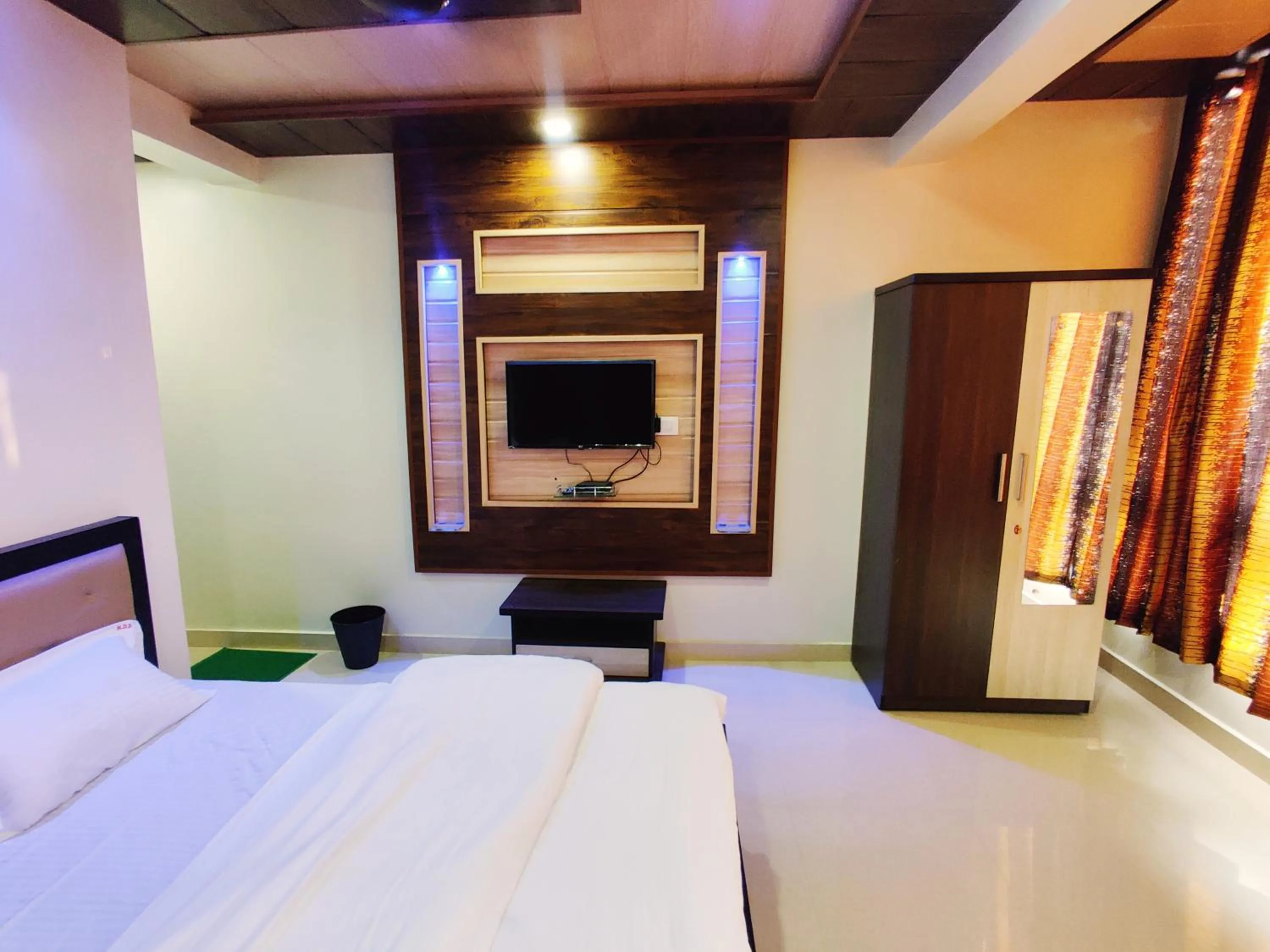 TV and multimedia, Bed in Happy Days Diveagar