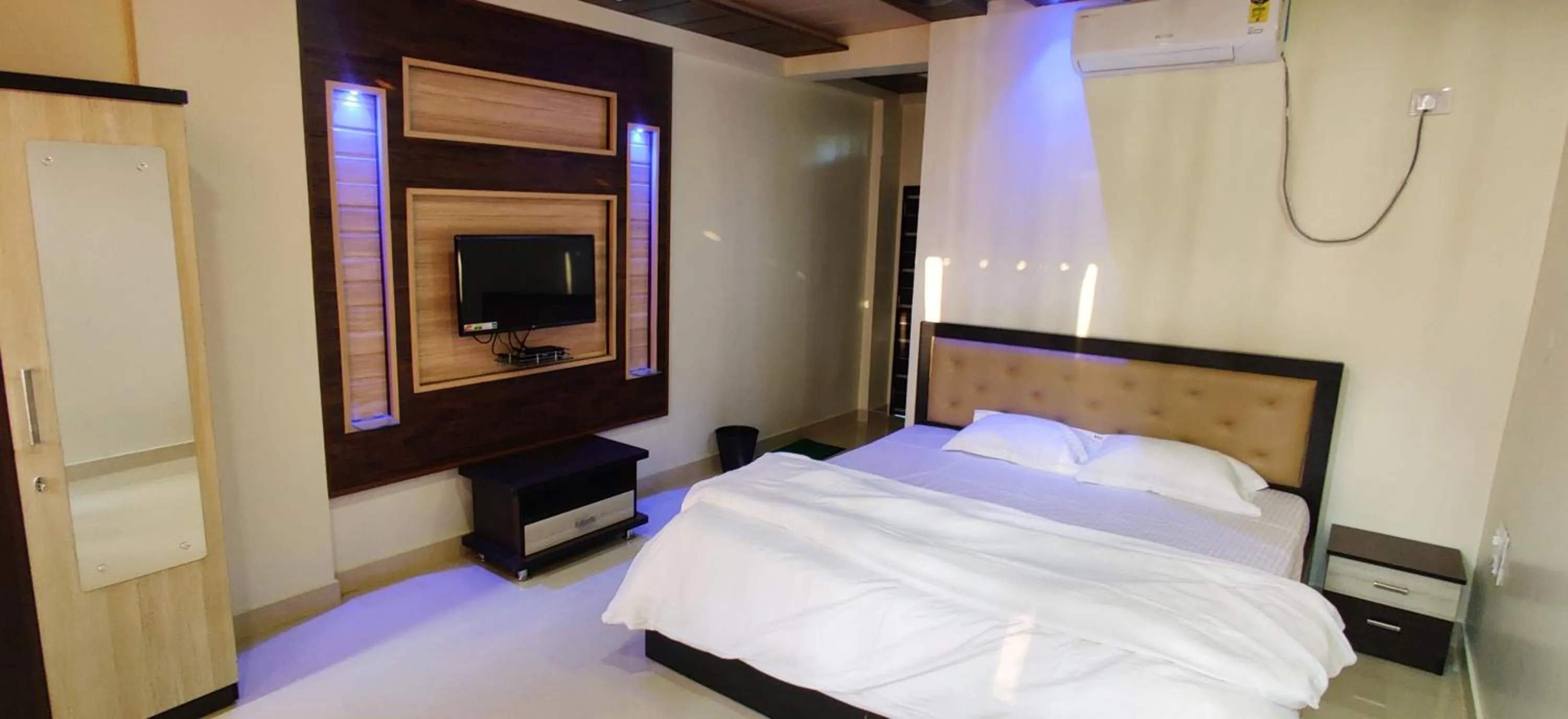 Bed in Happy Days Diveagar