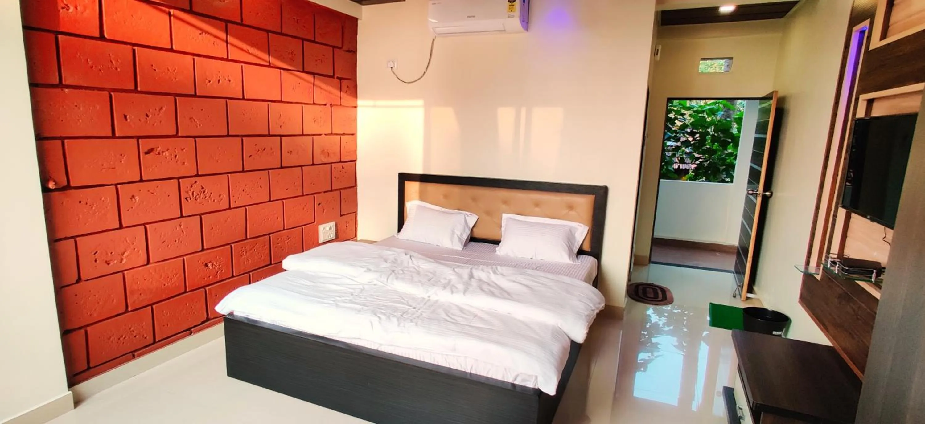 Bed in Happy Days Diveagar