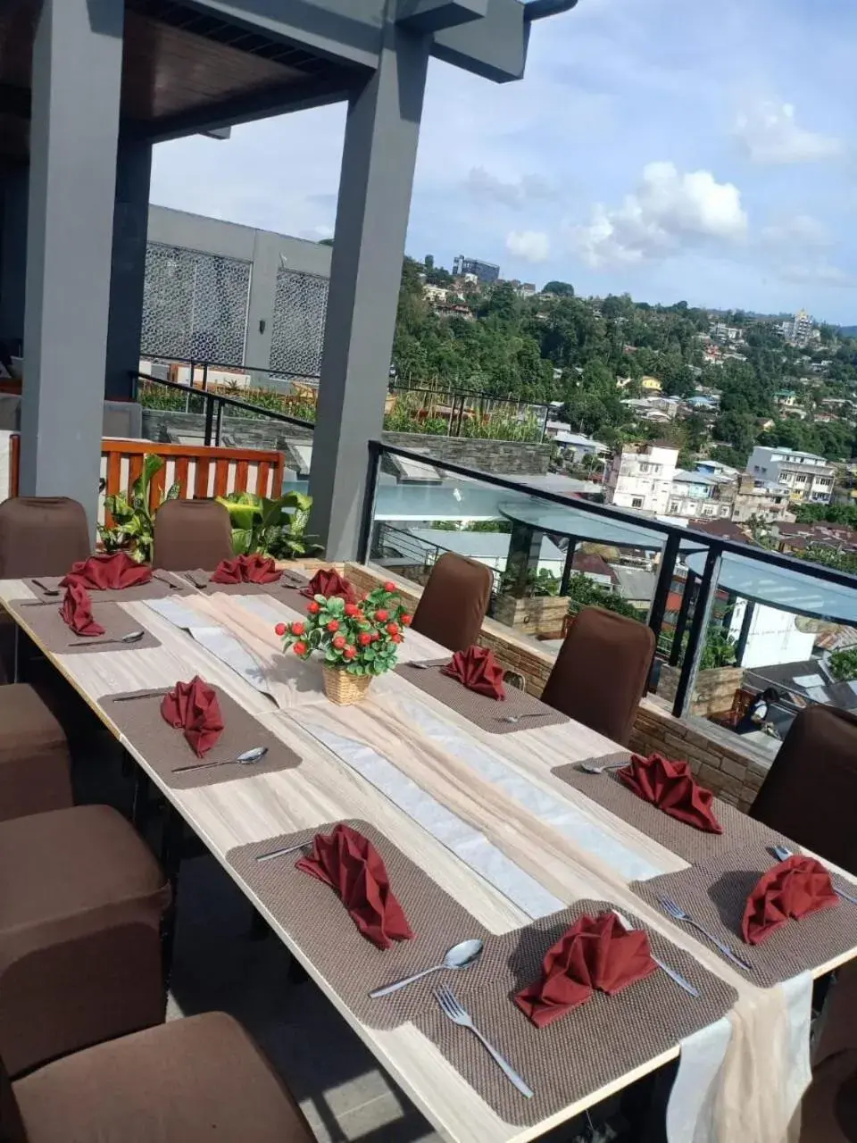 Restaurant/places to eat in Golden Palace Hotel Restaurant/places to eat in Golden Palace Hotel