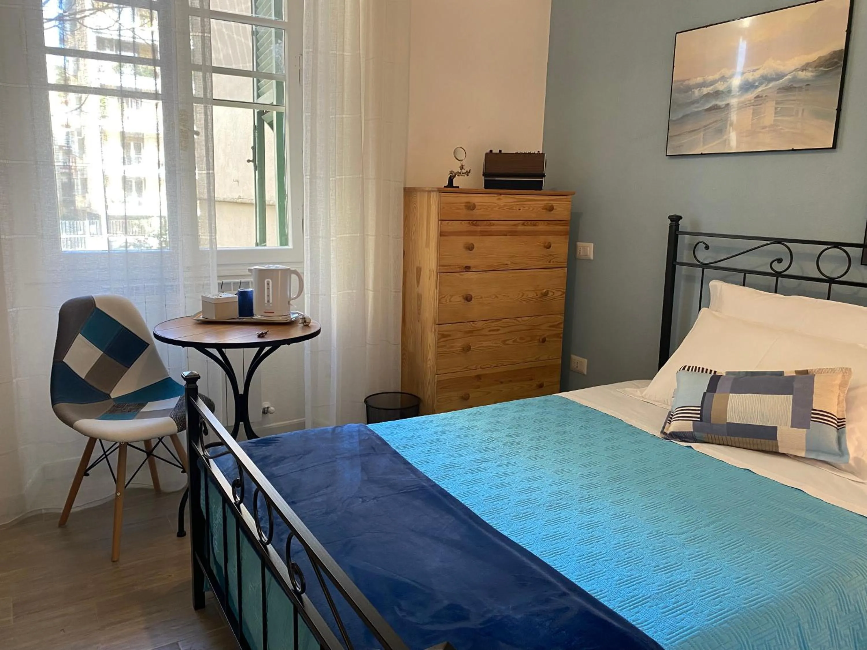 hair dresser, Bed in Iola Rooms - Q9416