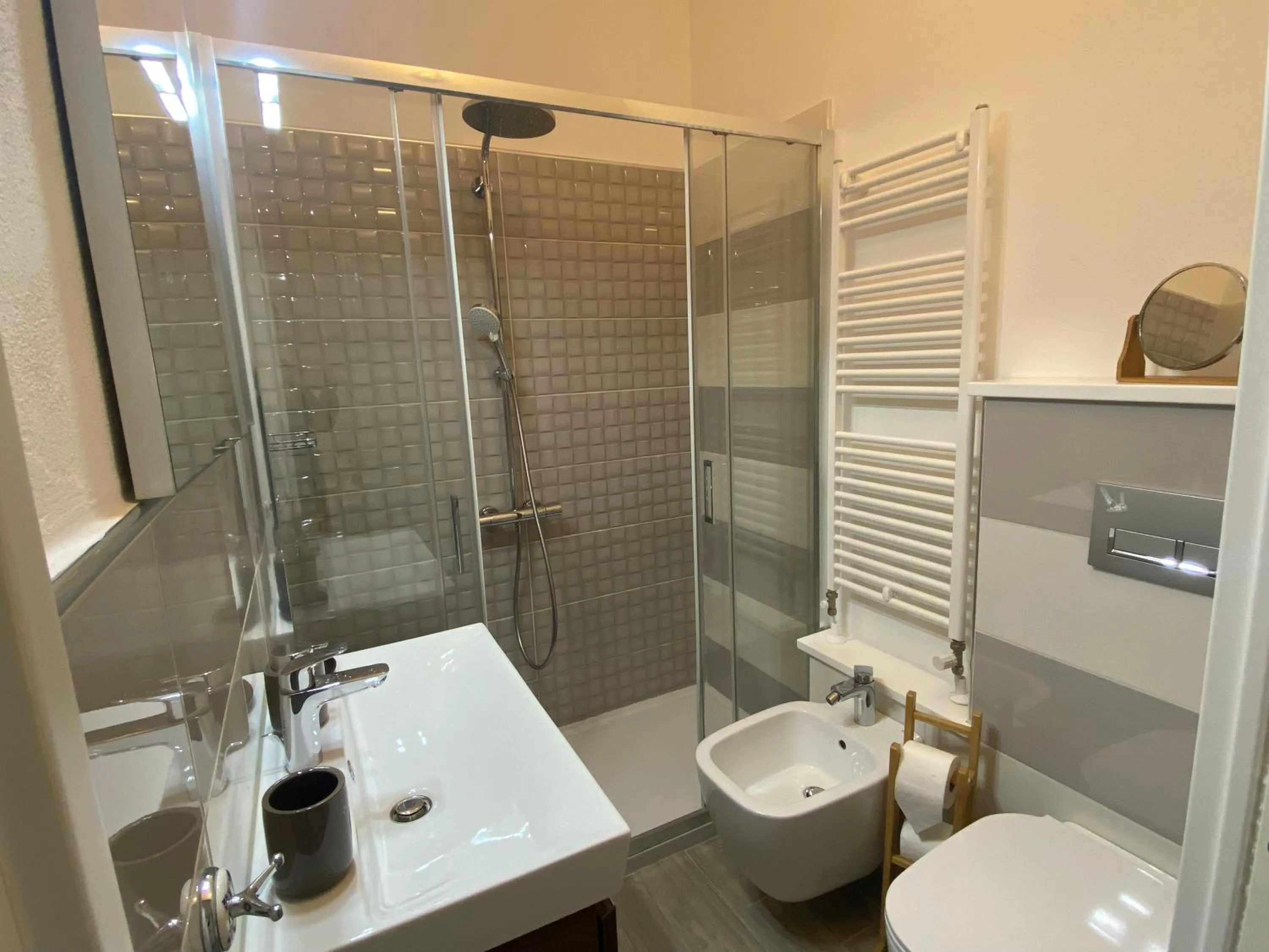 Bathroom in Iola Rooms - Q9416