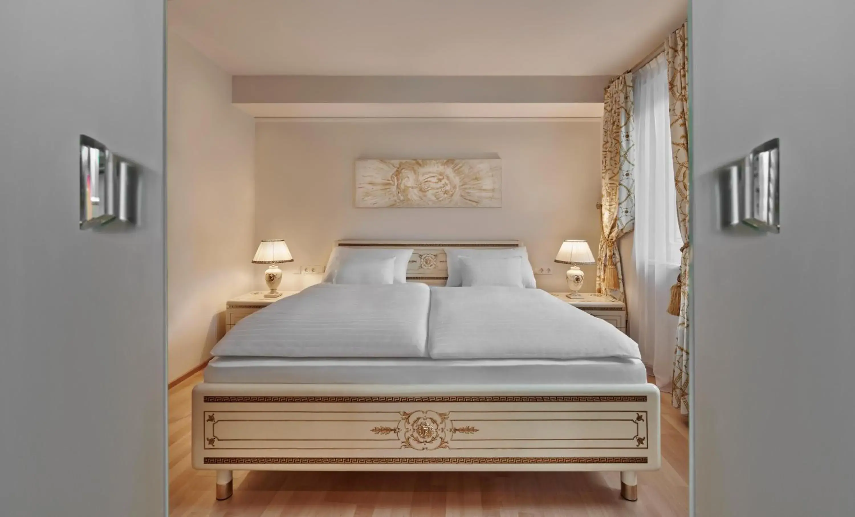 Photo of the whole room, Bed in Hotel Schwarzer Adler Innsbruck Photo of the whole room, Bed in Hotel Schwarzer Adler Innsbruck