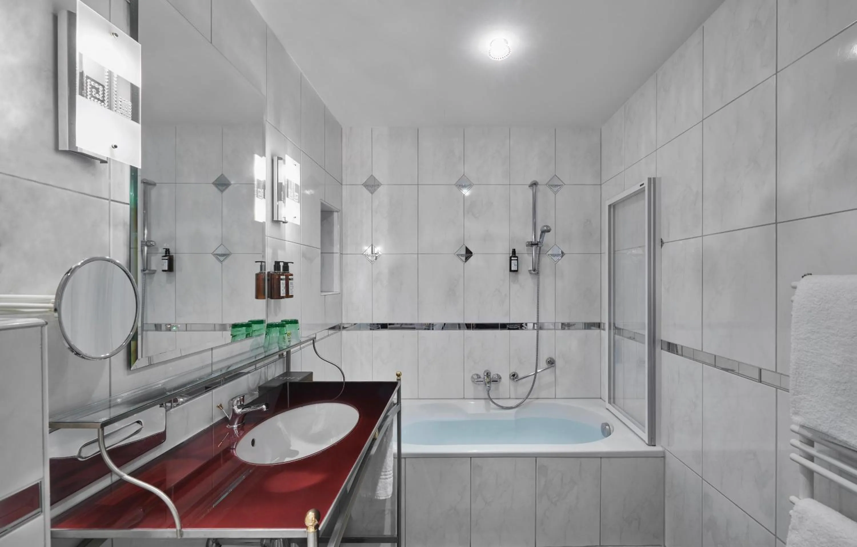 Bathroom in Hotel Schwarzer Adler Innsbruck