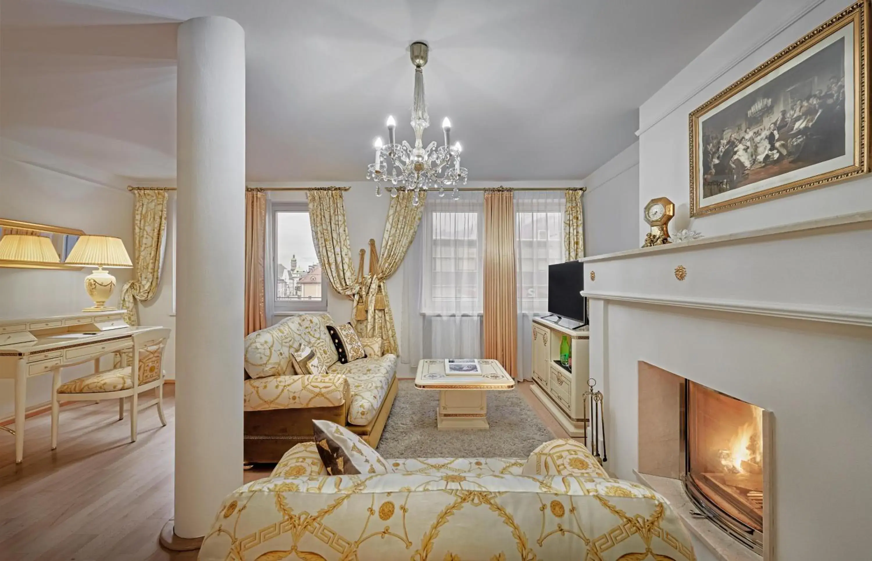 Photo of the whole room, Bed in Hotel Schwarzer Adler Innsbruck Photo of the whole room, Bed in Hotel Schwarzer Adler Innsbruck