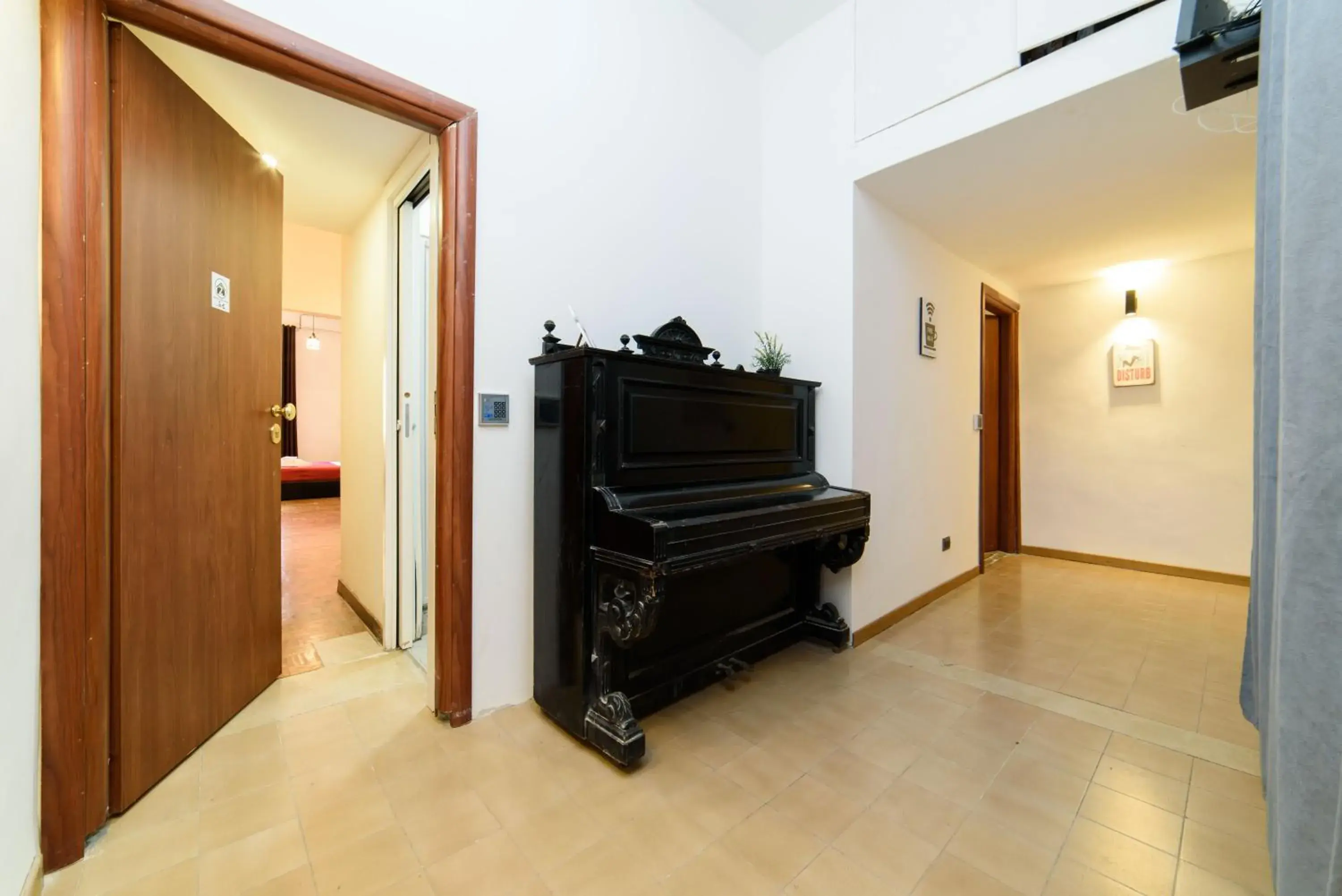 Property building in Inside Chiaia Rooms Property building in Inside Chiaia Rooms