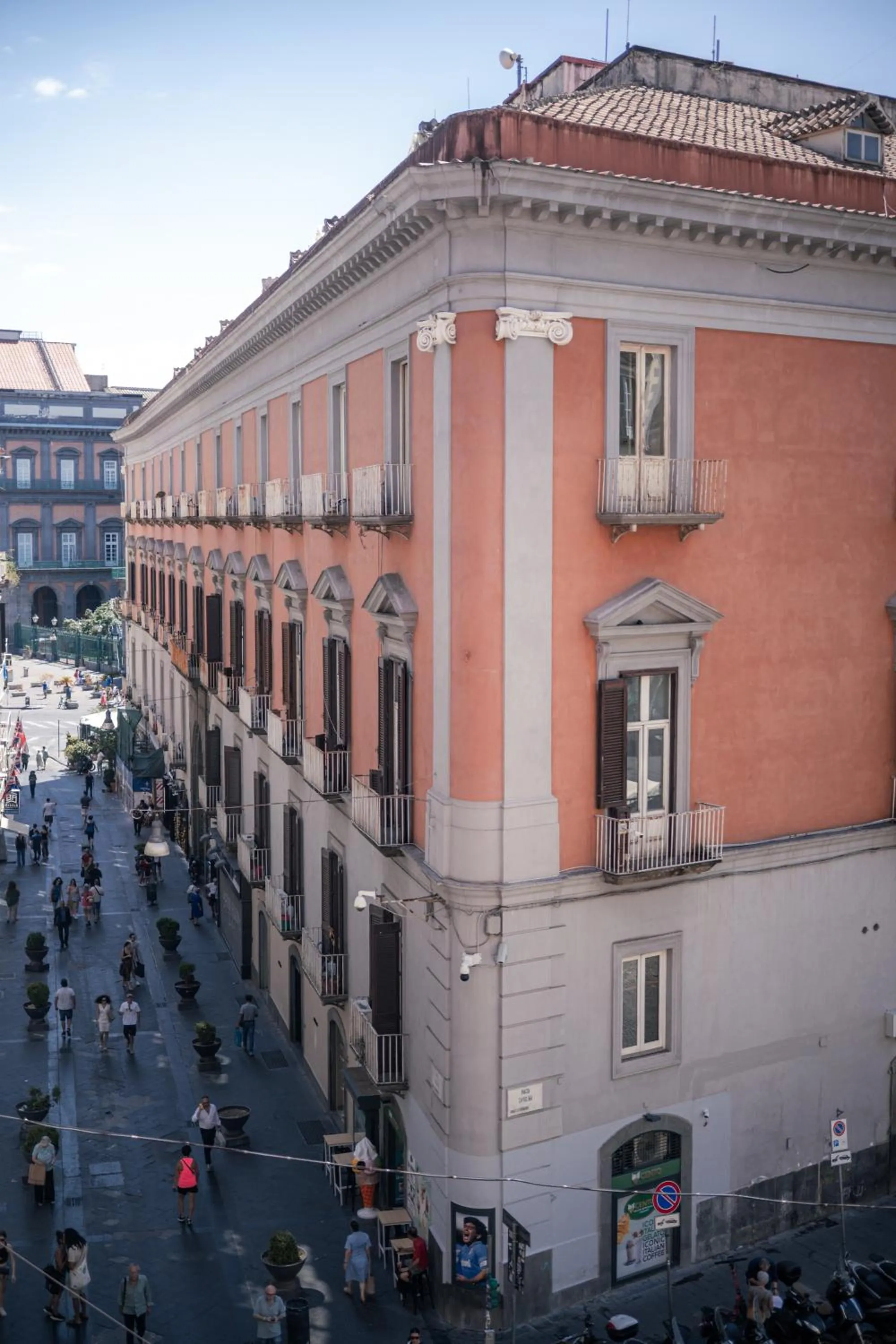 Day in Inside Chiaia Rooms