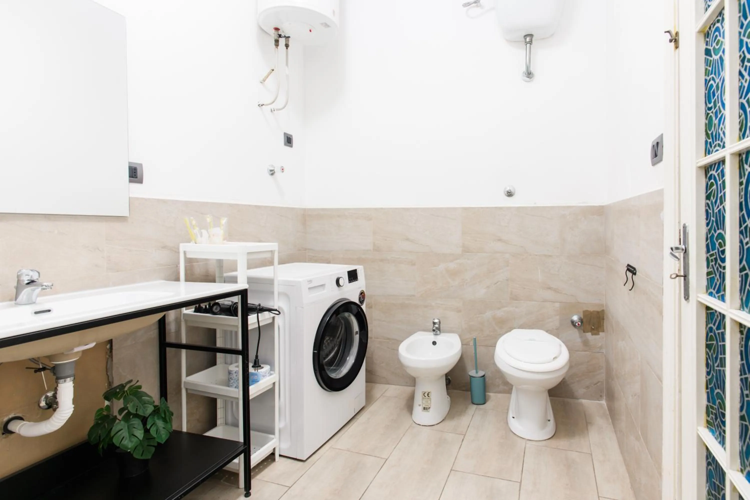 Shower in Inside Chiaia Rooms