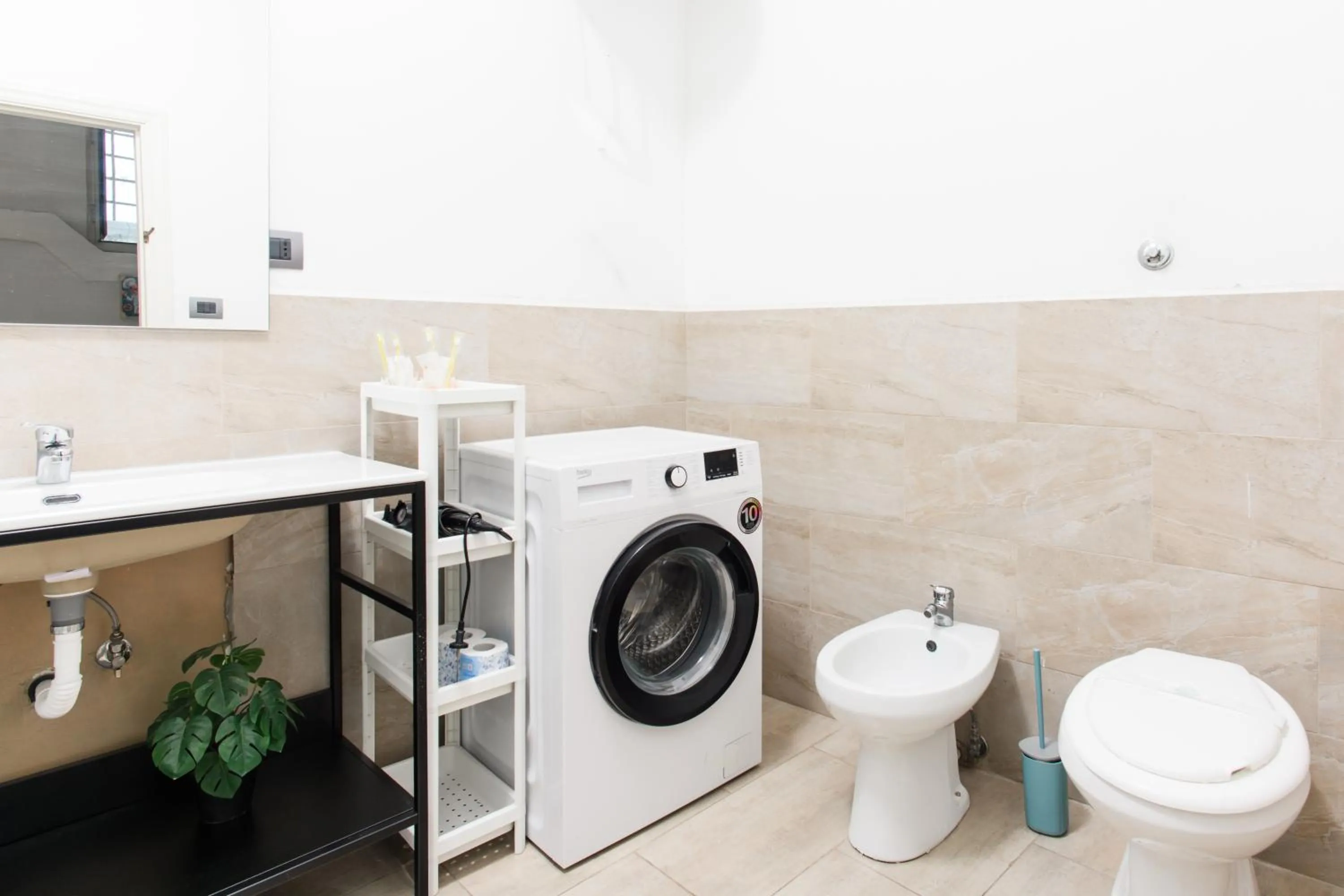 Toilet in Inside Chiaia Rooms