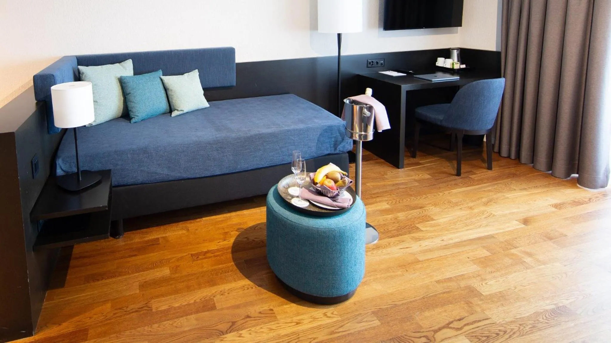 Business facilities, Bed in HOTEL illuster - Urban & Local