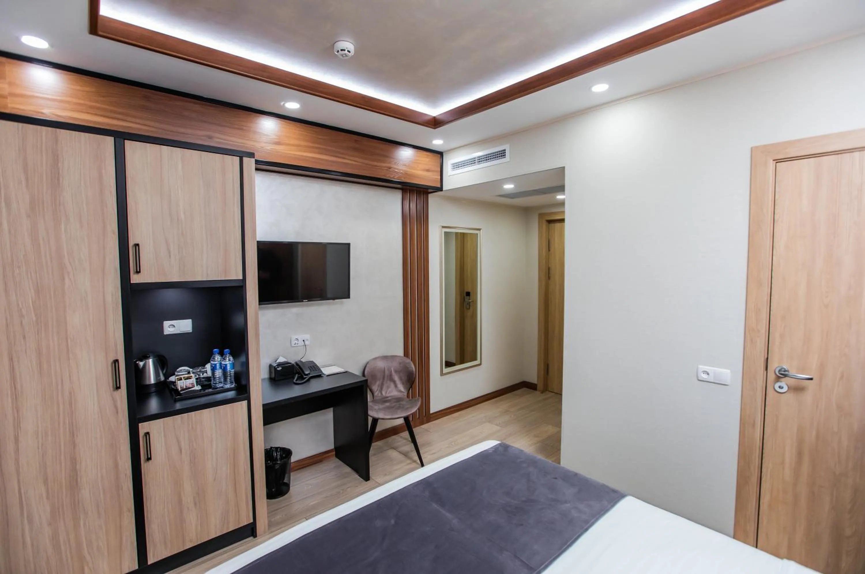 Photo of the whole room, Bed in Art Deluxe Hotel