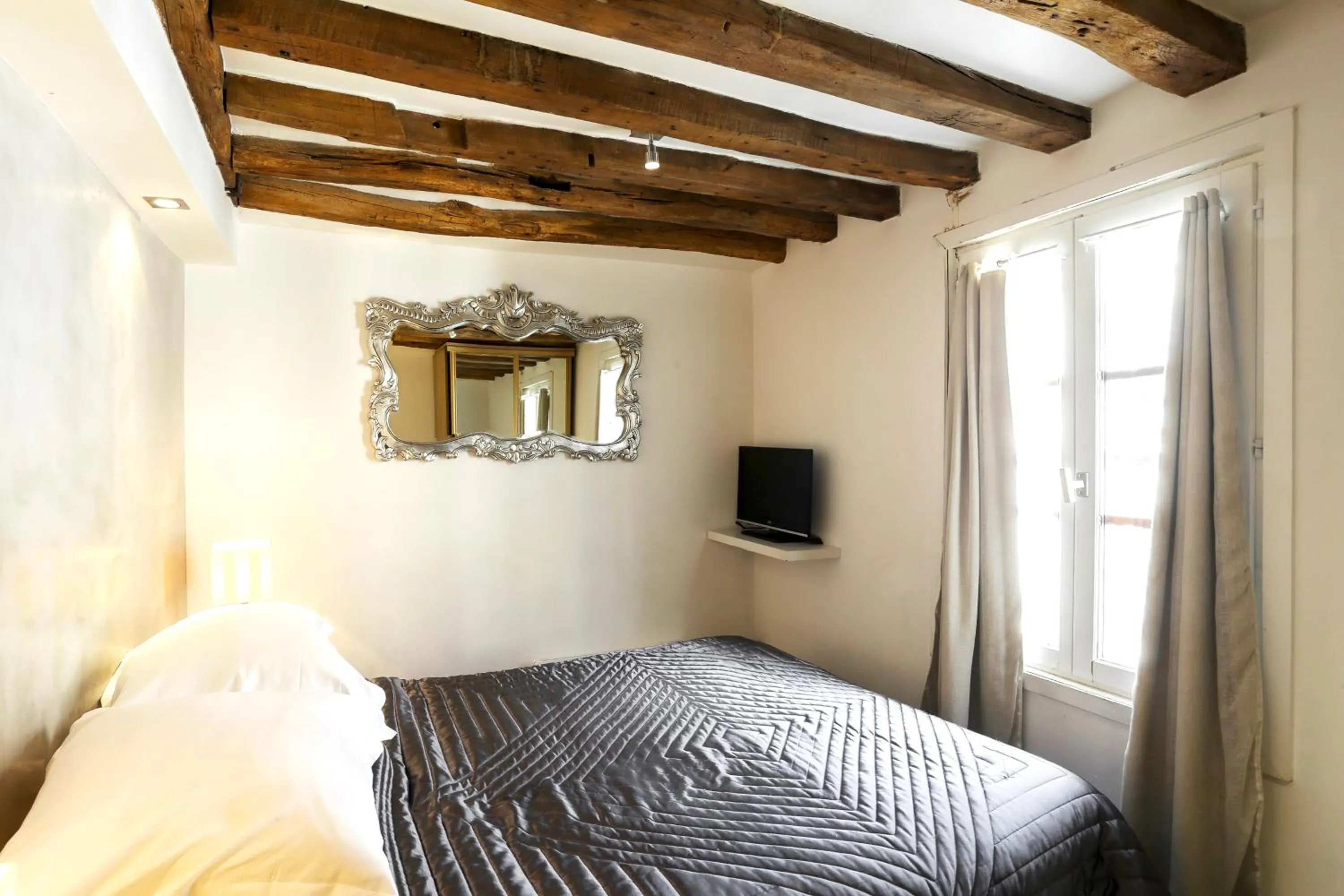 Habitat Parisien - 1BR-1BA - Duplex Louvre Museum