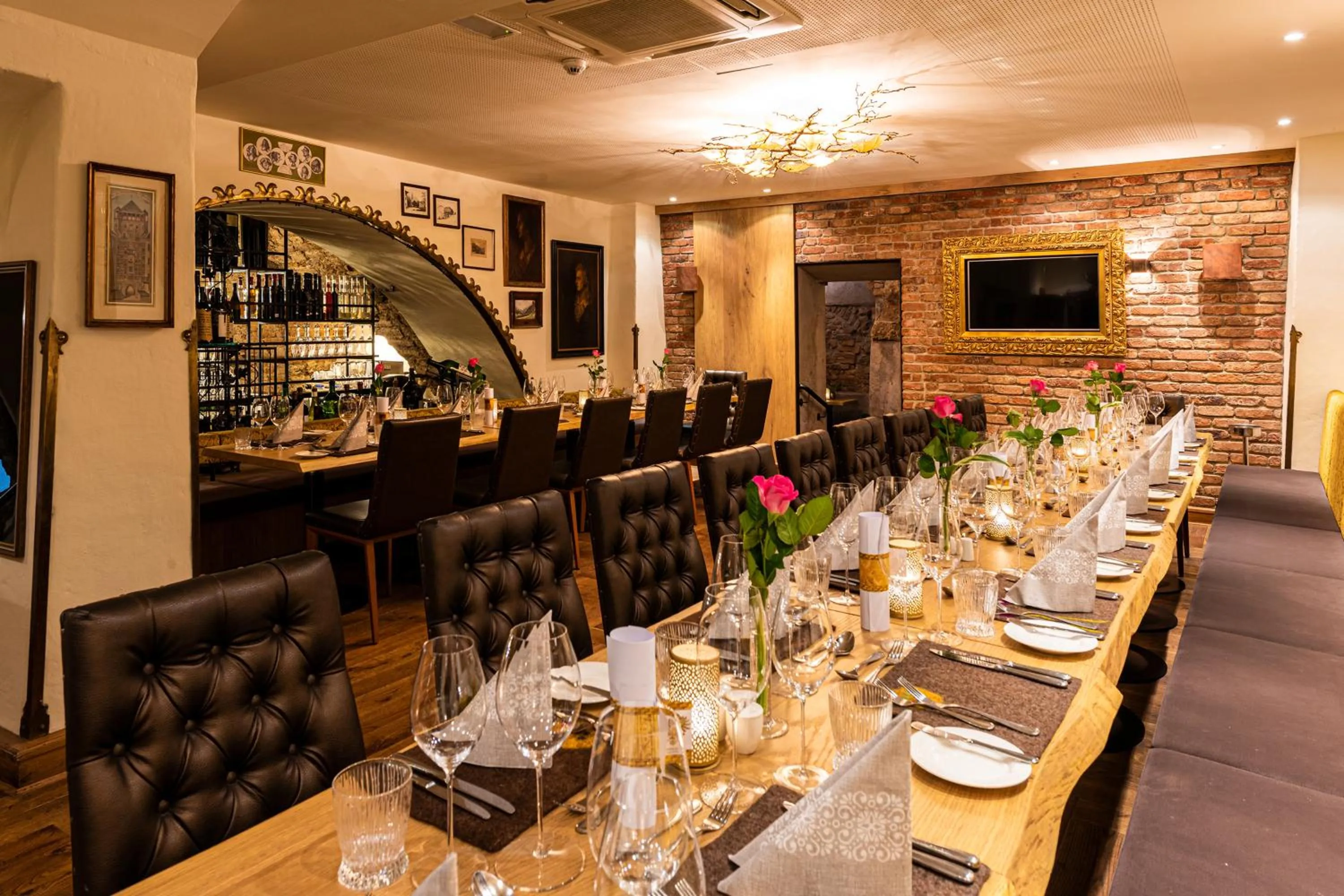 Restaurant/places to eat in Hotel Goldener Adler, BW Signature Collection