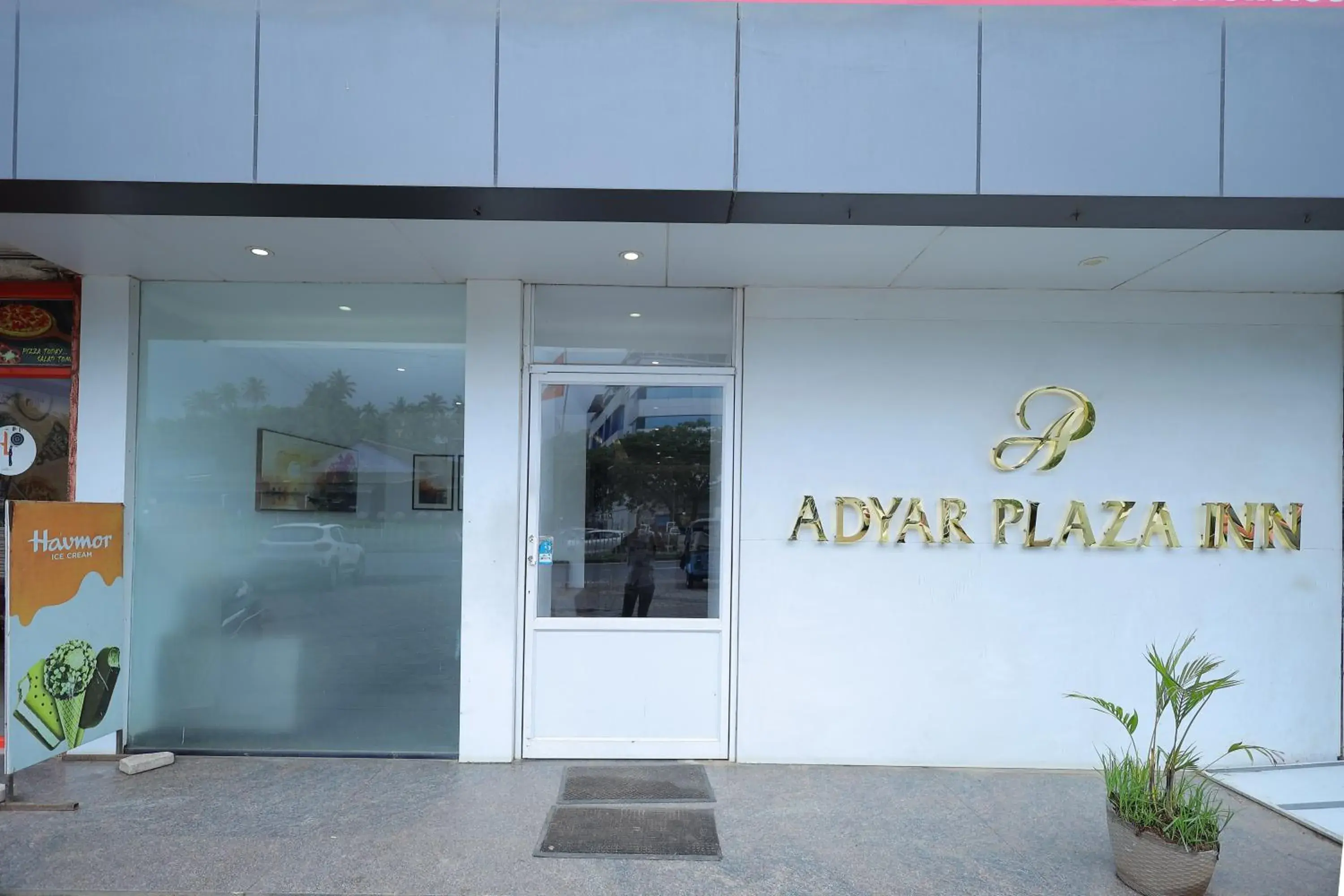 Facade/entrance in Adyar Plaza Inn by RAK Rooms, Mangaluru Facade/entrance in Adyar Plaza Inn by RAK Rooms, Mangaluru