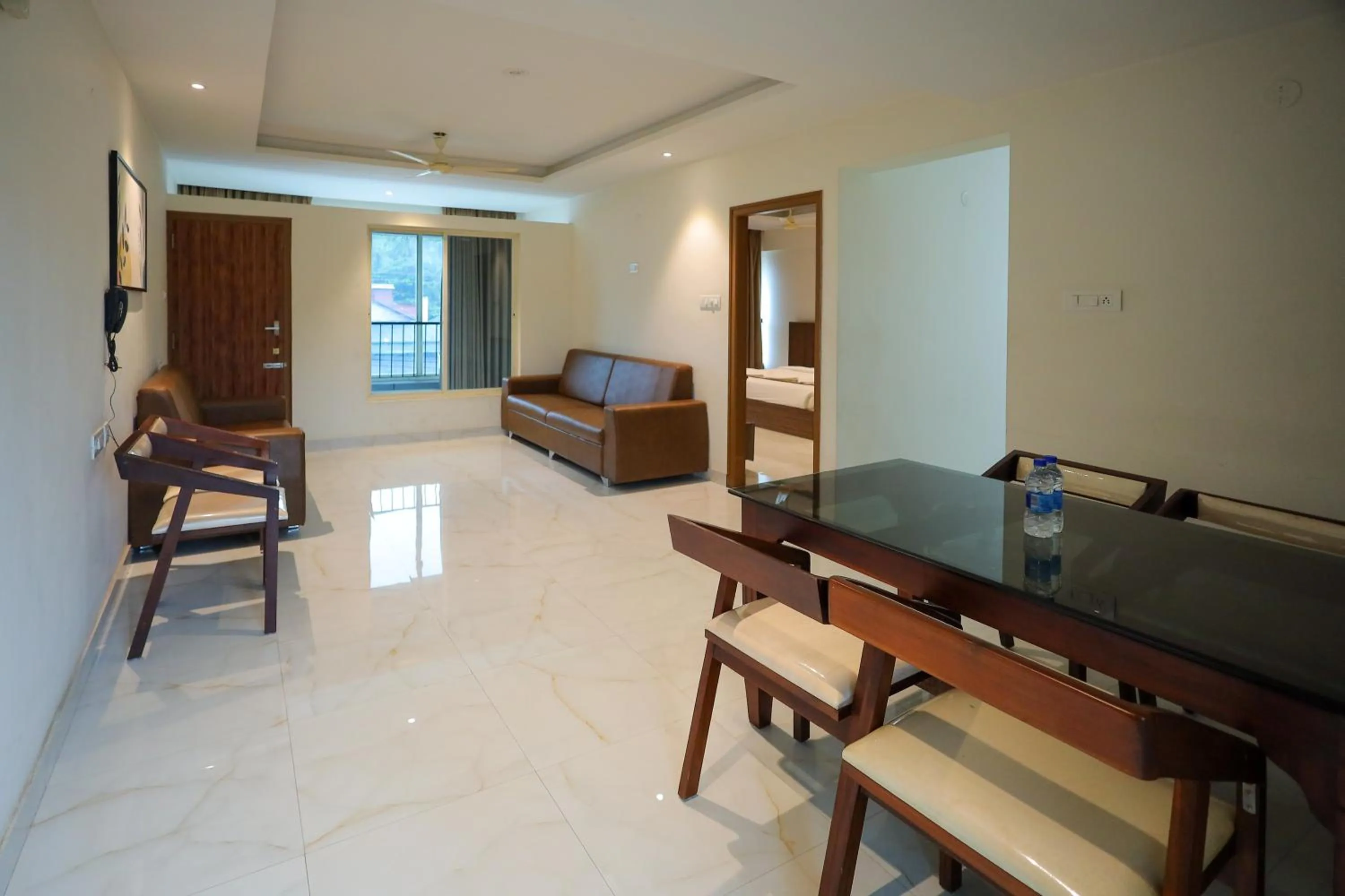 Living room in Adyar Plaza Inn by RAK Rooms, Mangaluru