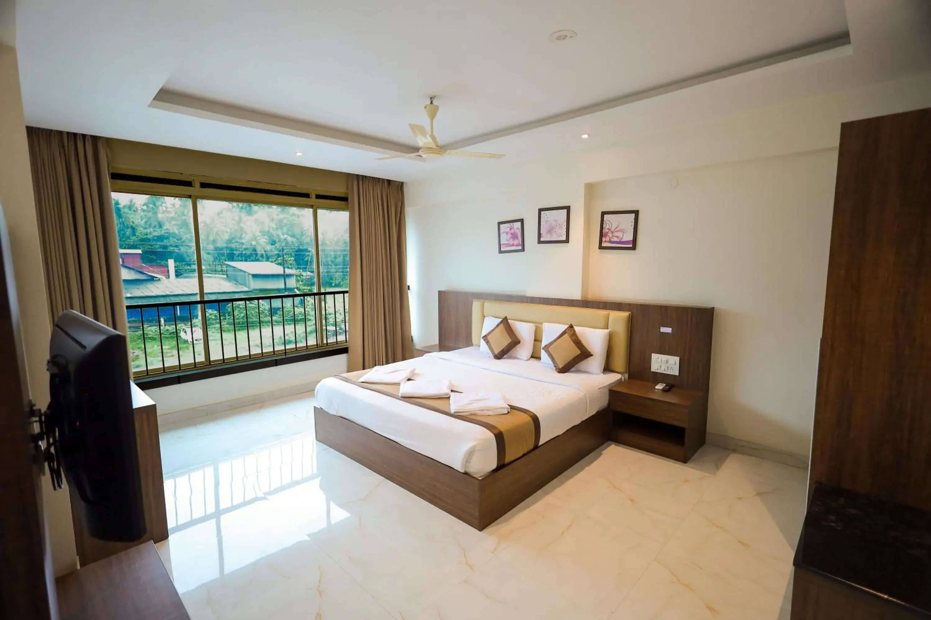 Bedroom, Bed in Adyar Plaza Inn by RAK Rooms, Mangaluru Bedroom, Bed in Adyar Plaza Inn by RAK Rooms, Mangaluru