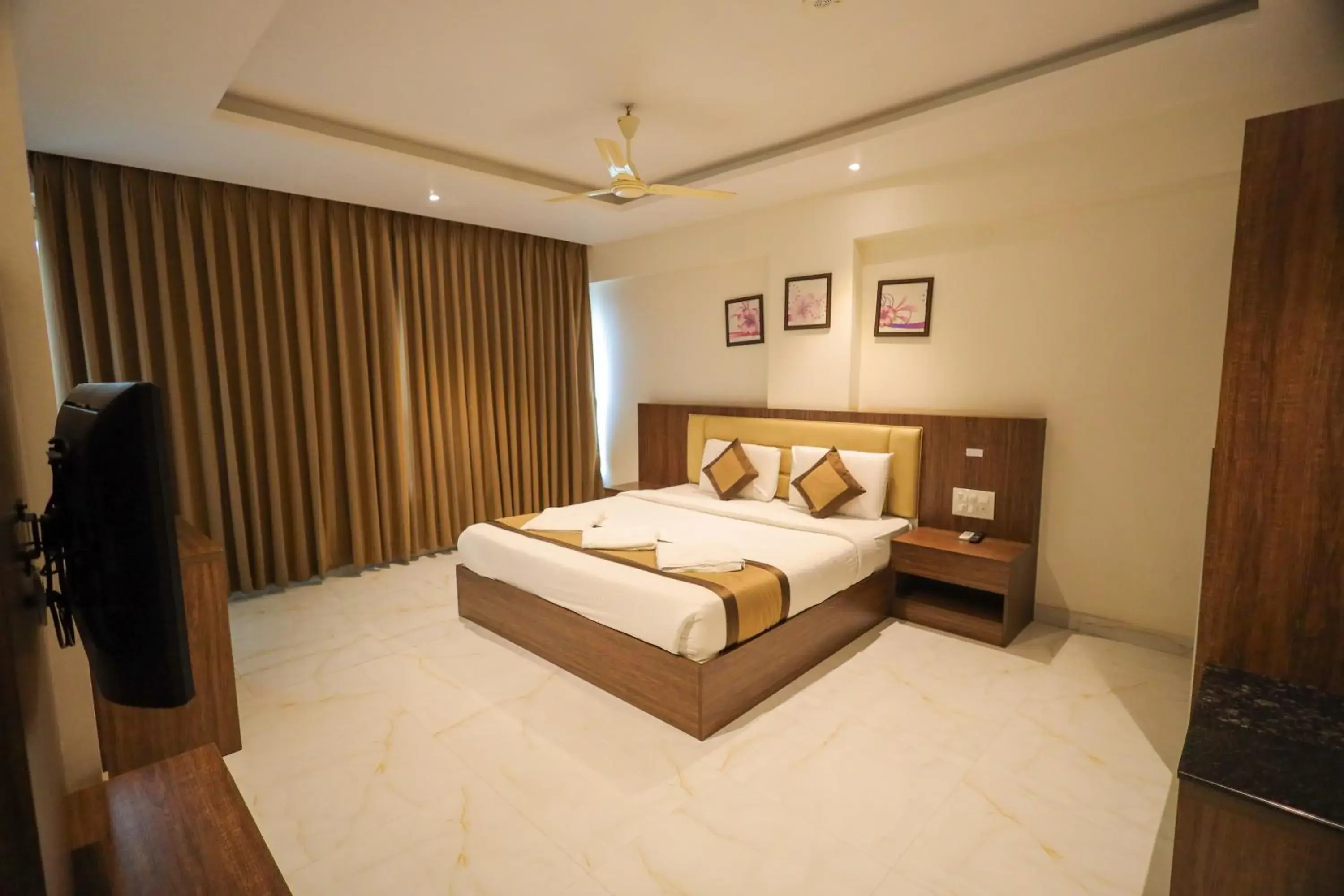 Bed in Adyar Plaza Inn by RAK Rooms, Mangaluru Bed in Adyar Plaza Inn by RAK Rooms, Mangaluru