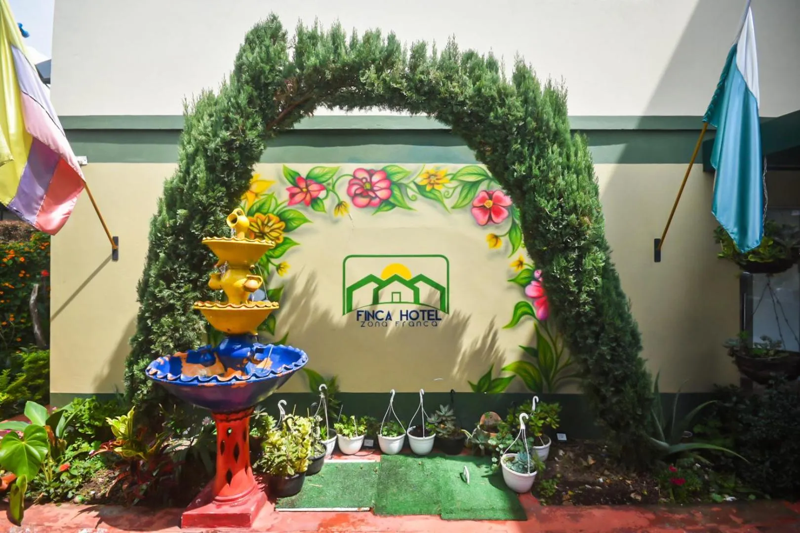 Logo/Certificate/Sign in Finca Hotel Zona Franca