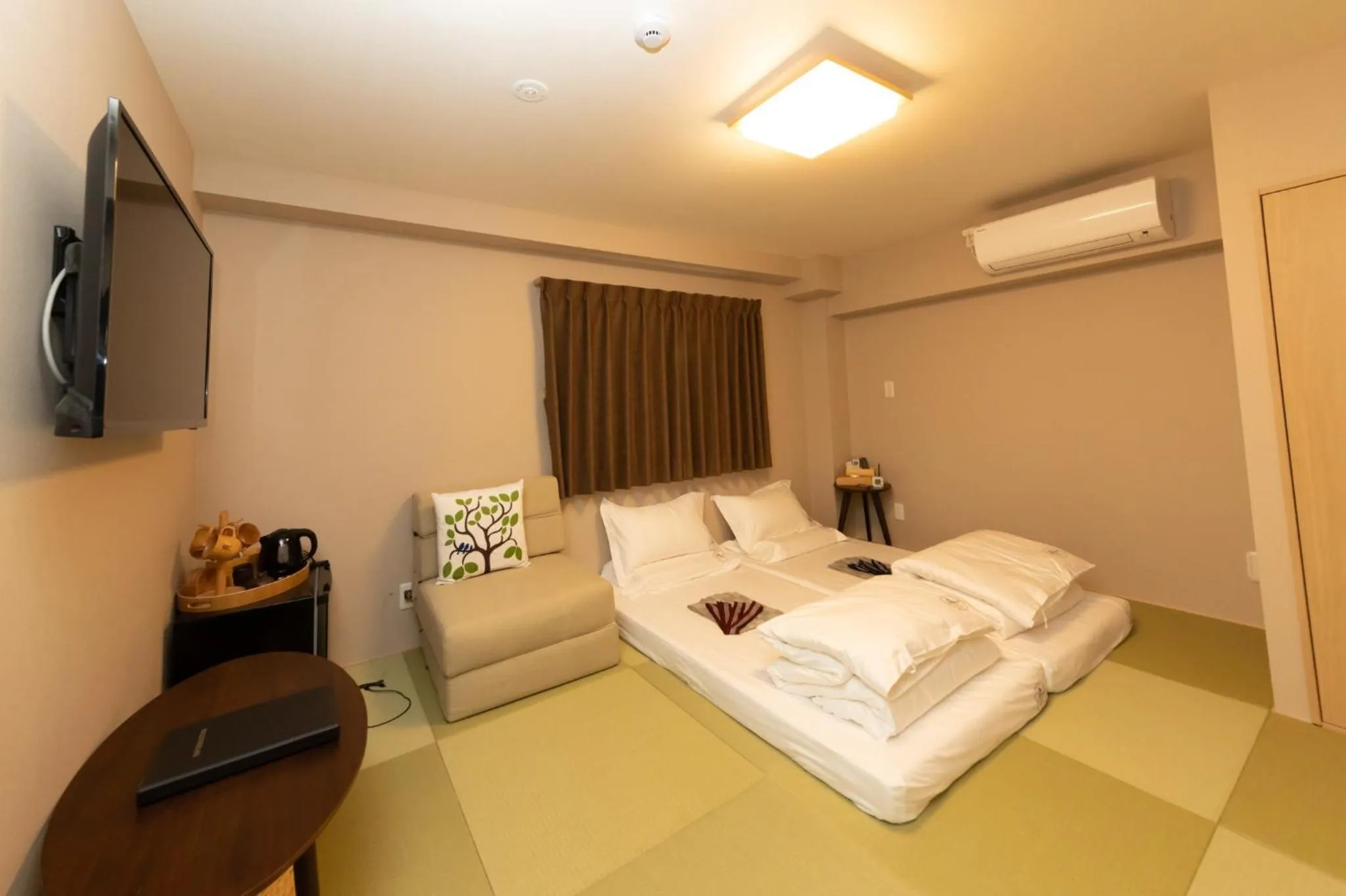 Bed in Light Hotel - Vacation STAY 17218v