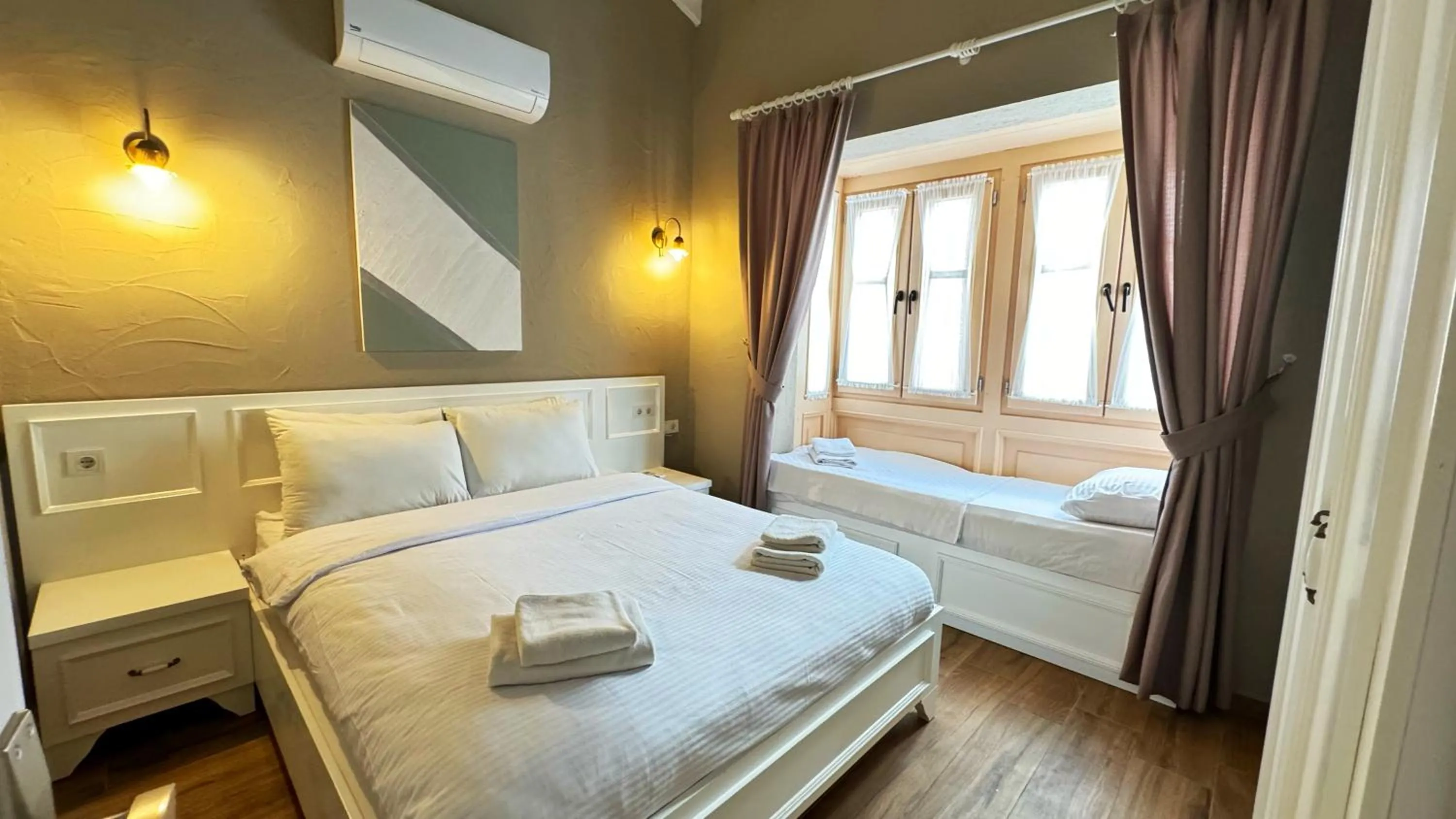 Photo of the whole room, Bed in Jardin d'Azur Alaçatı