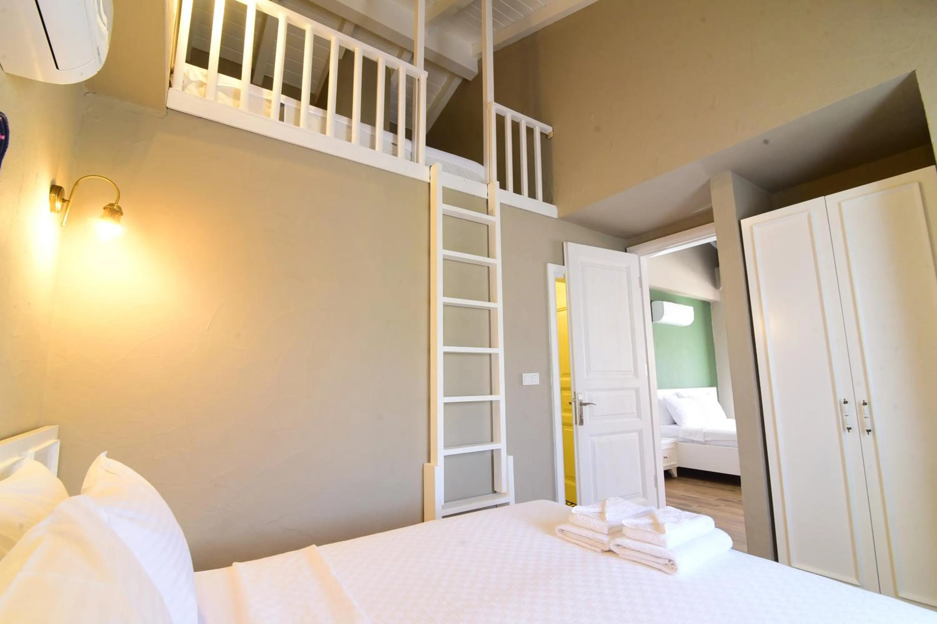 Photo of the whole room, Bed in Jardin d'Azur Alaçatı