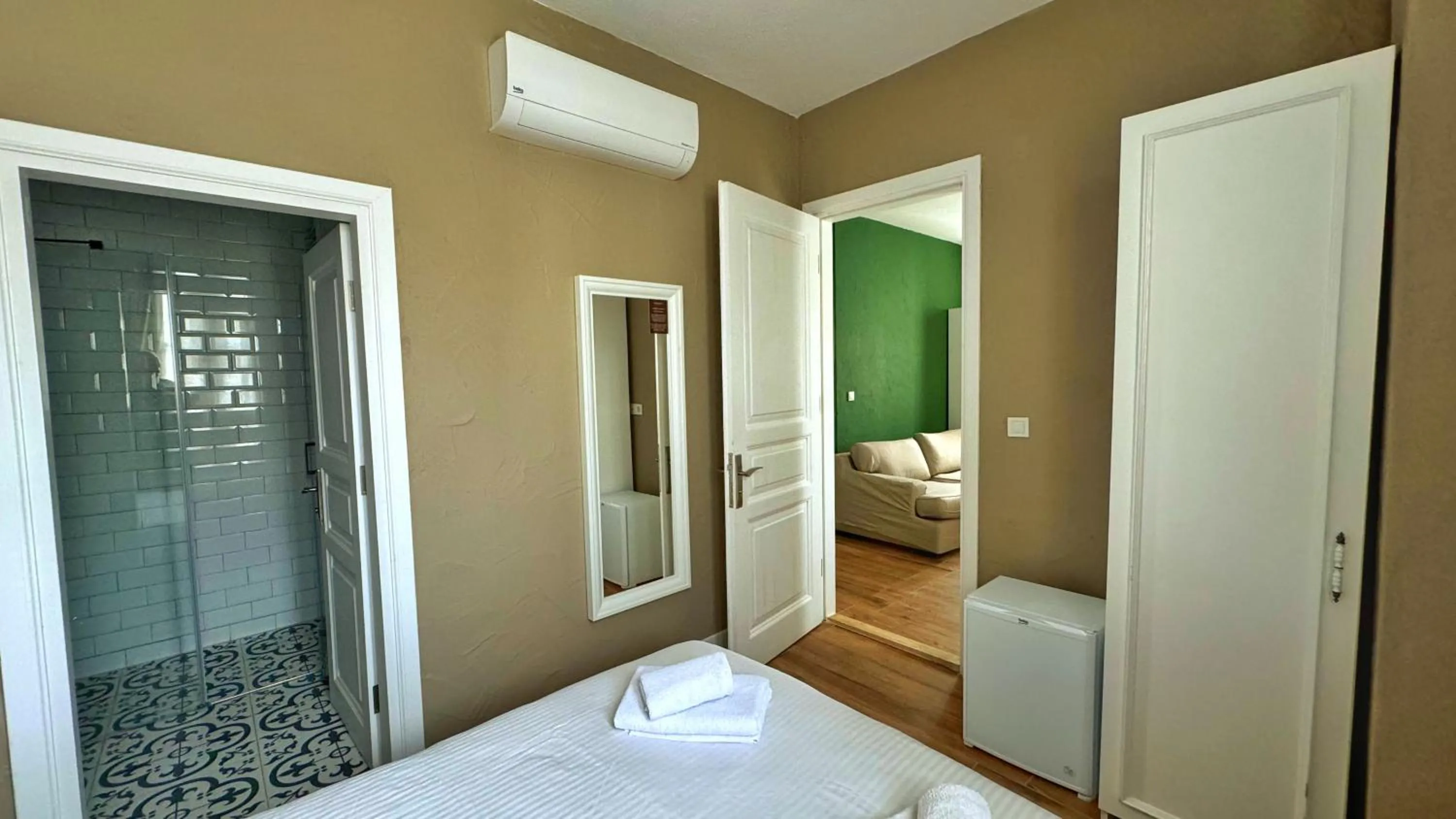 Photo of the whole room, Bed in Jardin d'Azur Alaçatı