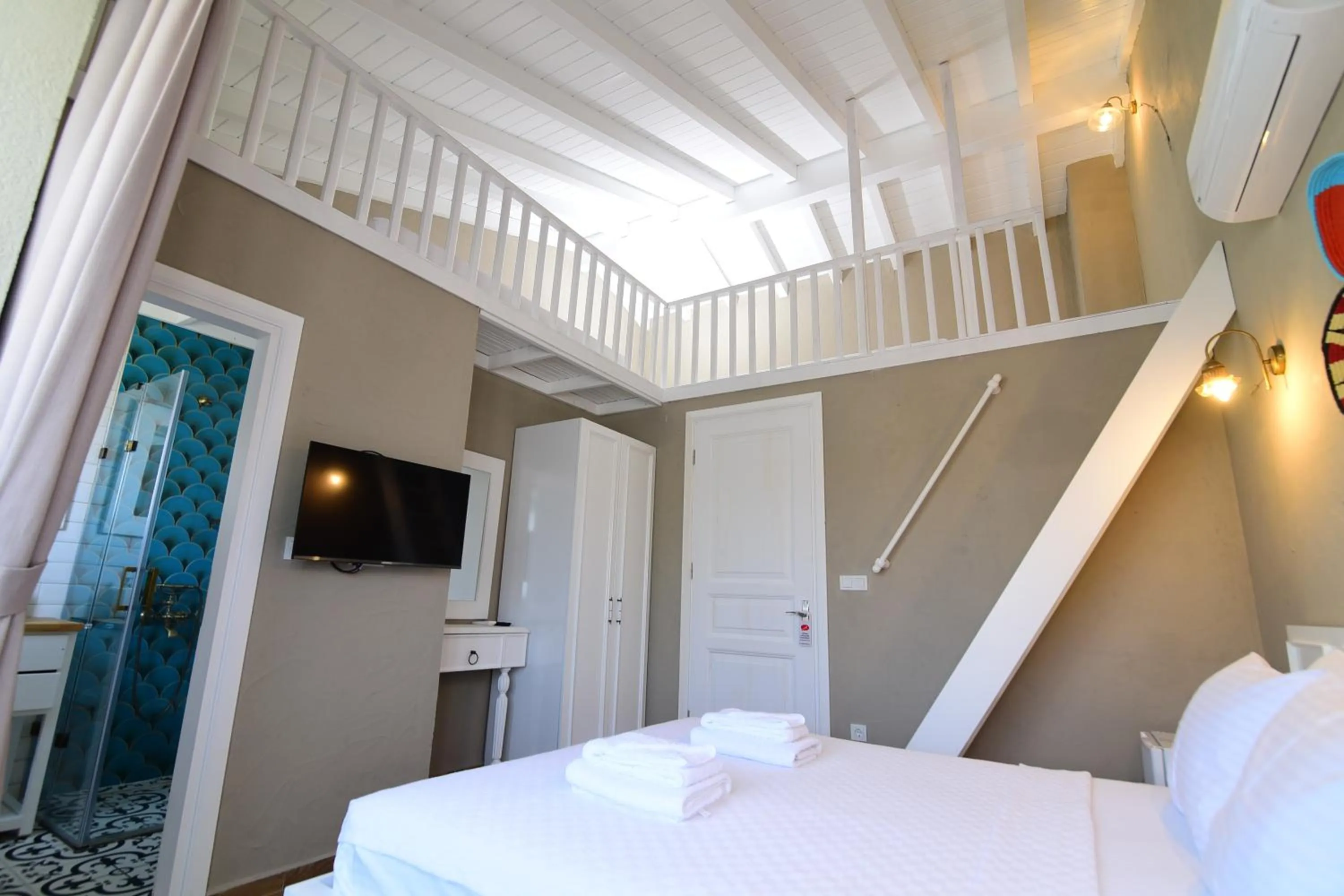 Photo of the whole room, Bed in Jardin d'Azur Alaçatı