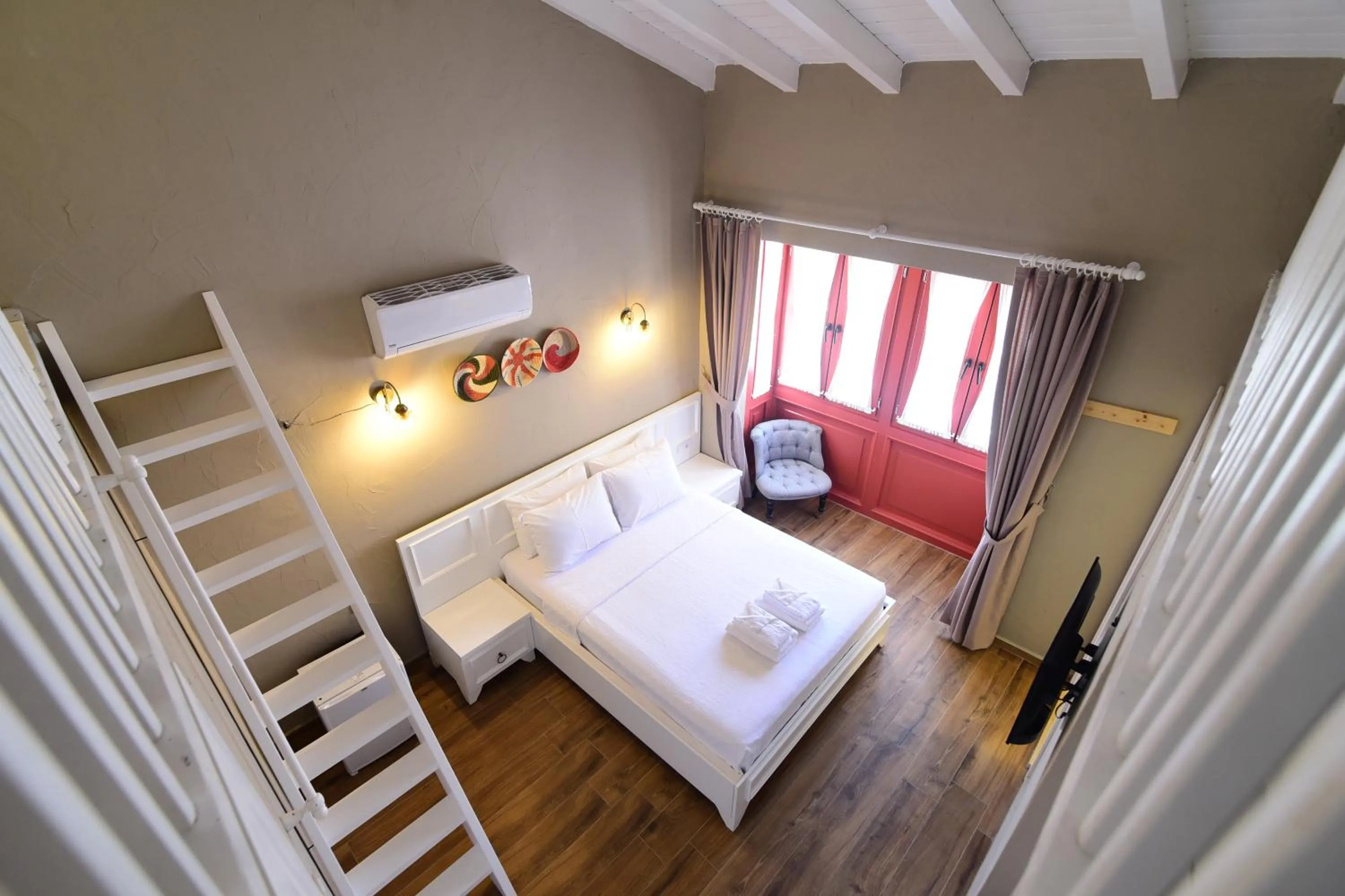 Photo of the whole room, Bed in Jardin d'Azur Alaçatı