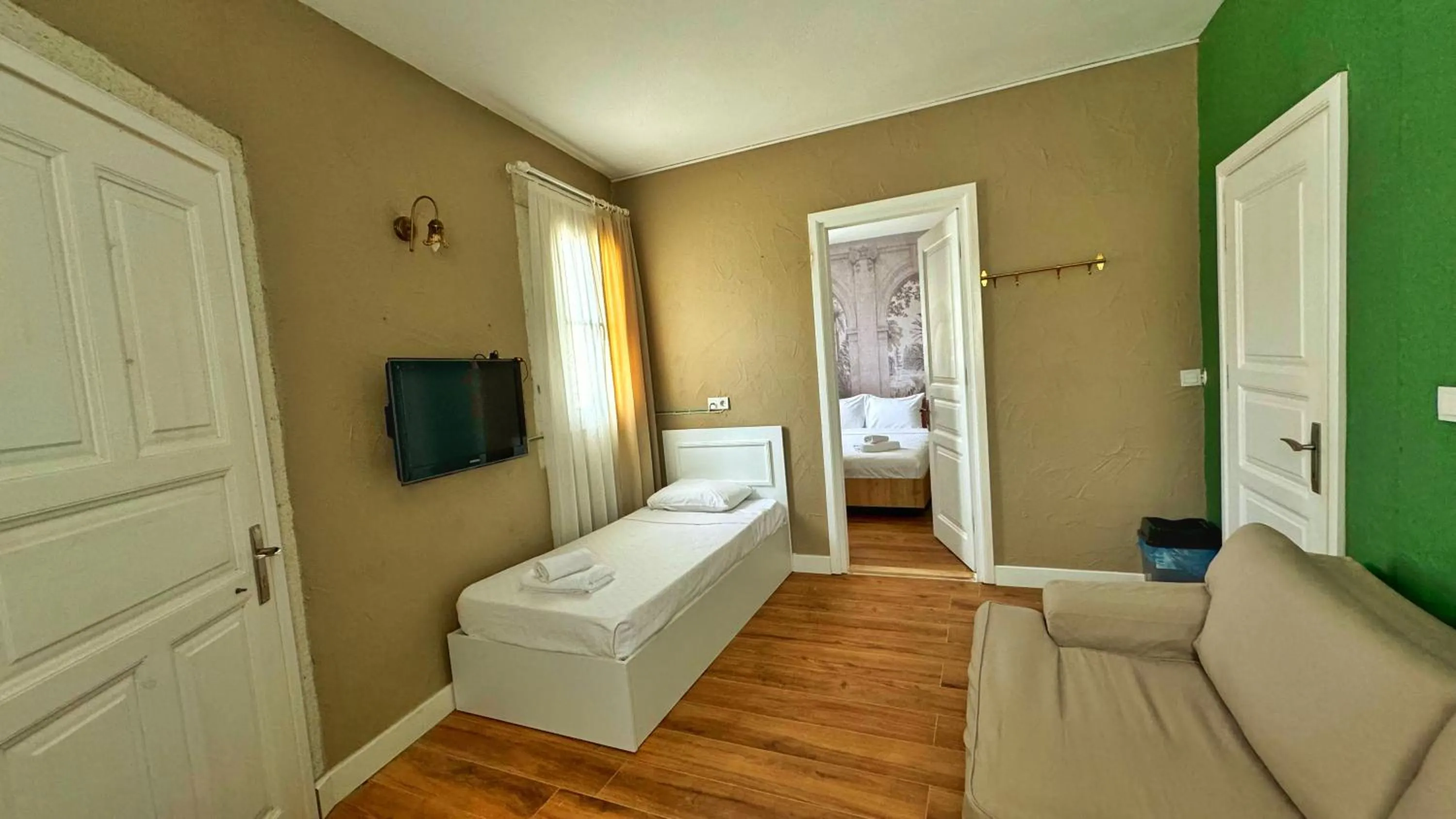 Photo of the whole room, Bed in Jardin d'Azur Alaçatı