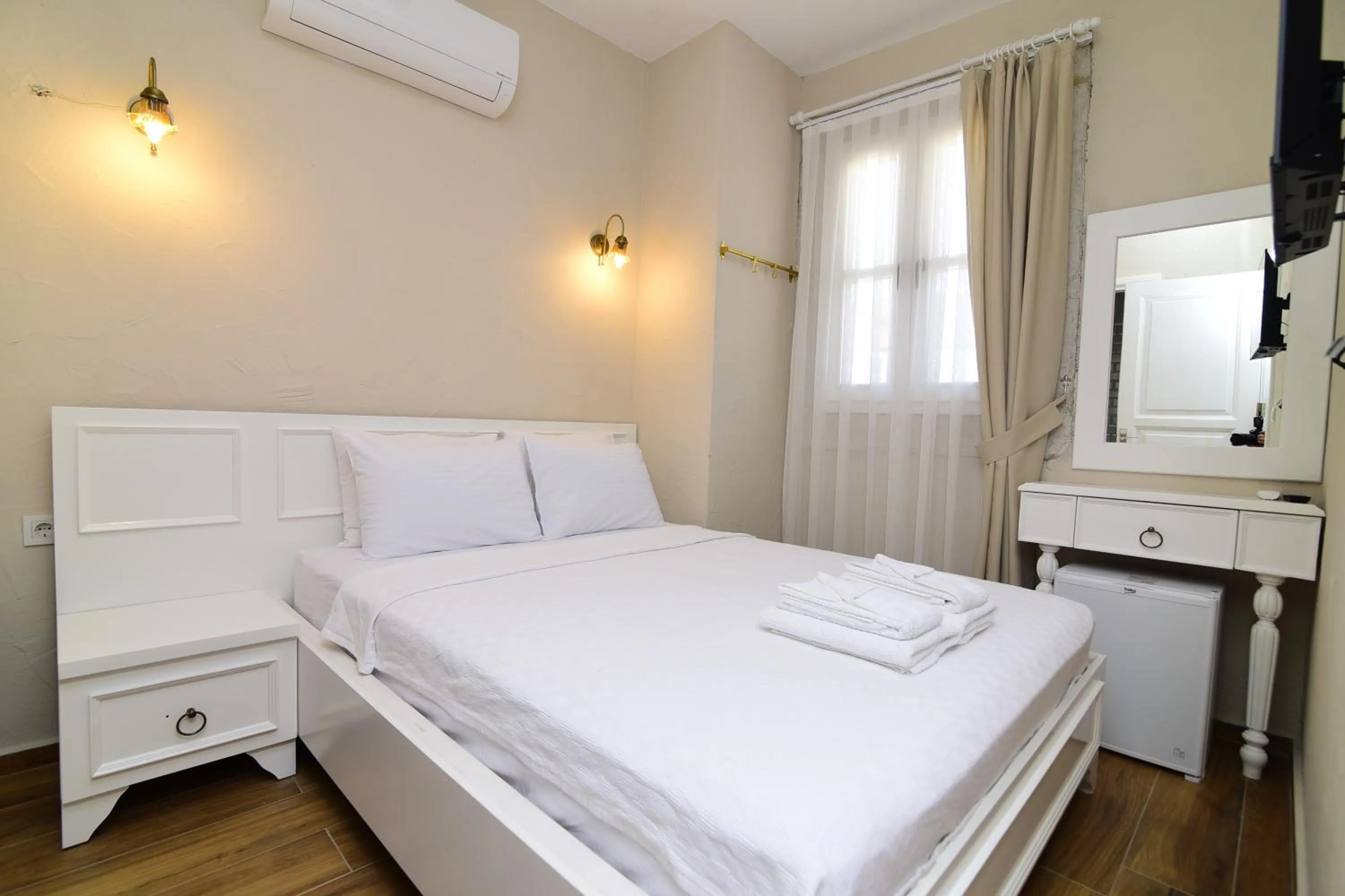 Photo of the whole room, Bed in Jardin d'Azur Alaçatı