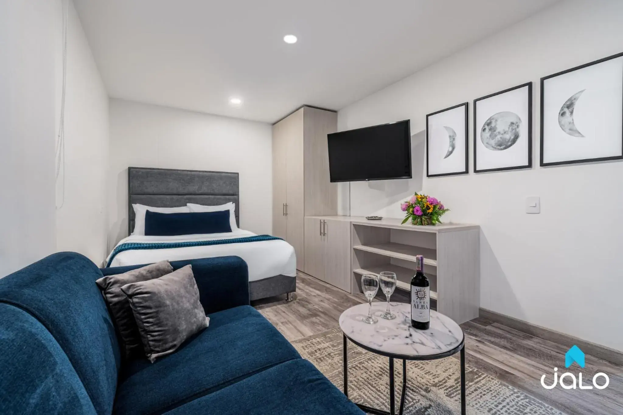 TV and multimedia, Bed in Torre Acqua Lofts - Downtown Bogota By Jalo TV and multimedia, Bed in Torre Acqua Lofts - Downtown Bogota By Jalo