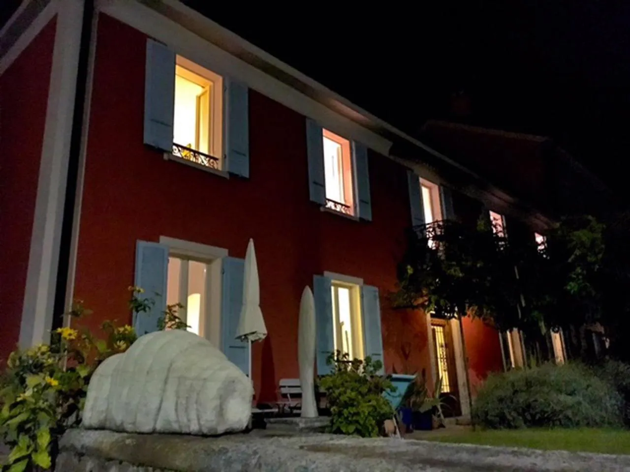 Facade/entrance in B&B villa sempreverde