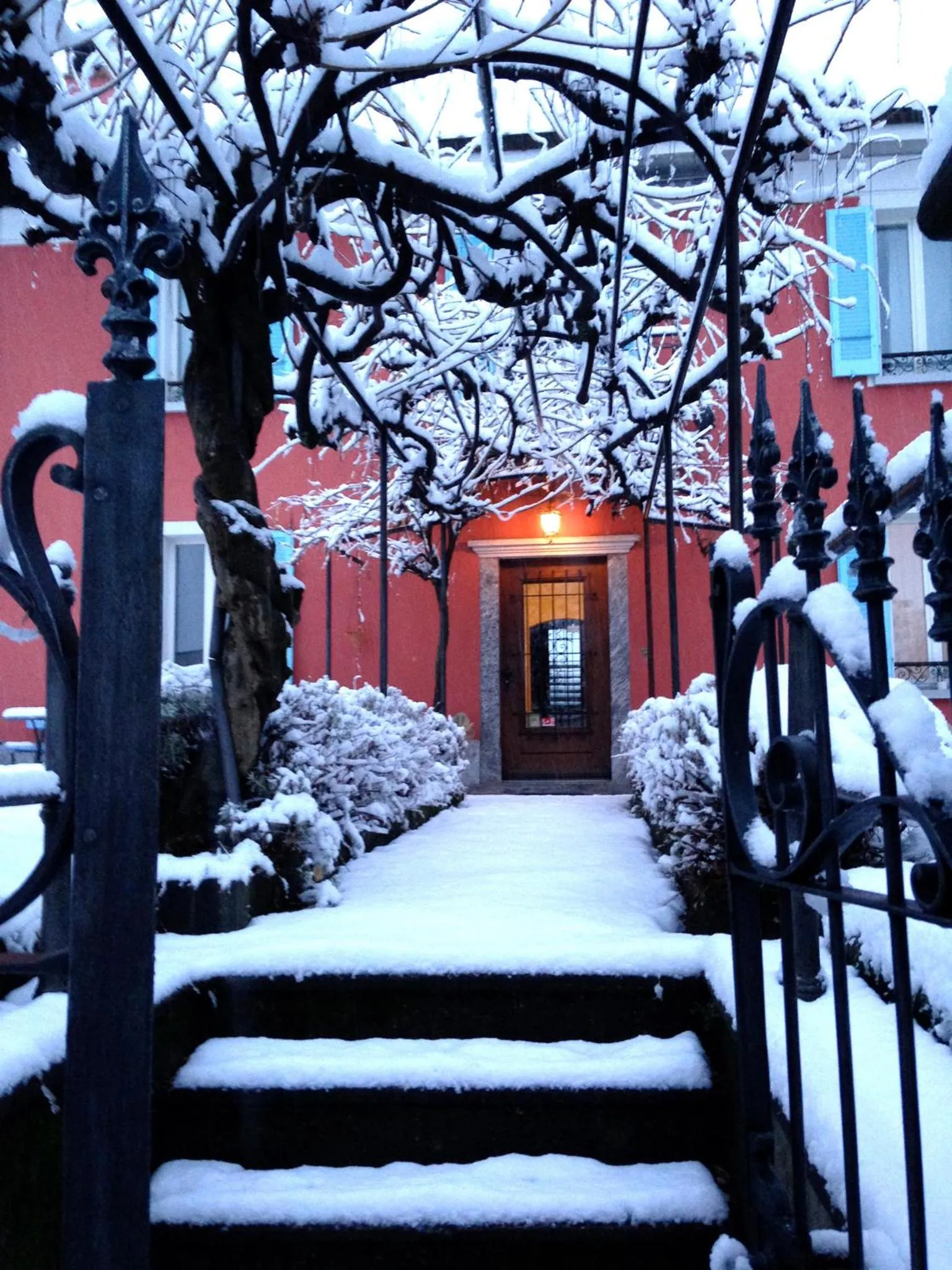 Facade/entrance in B&B villa sempreverde
