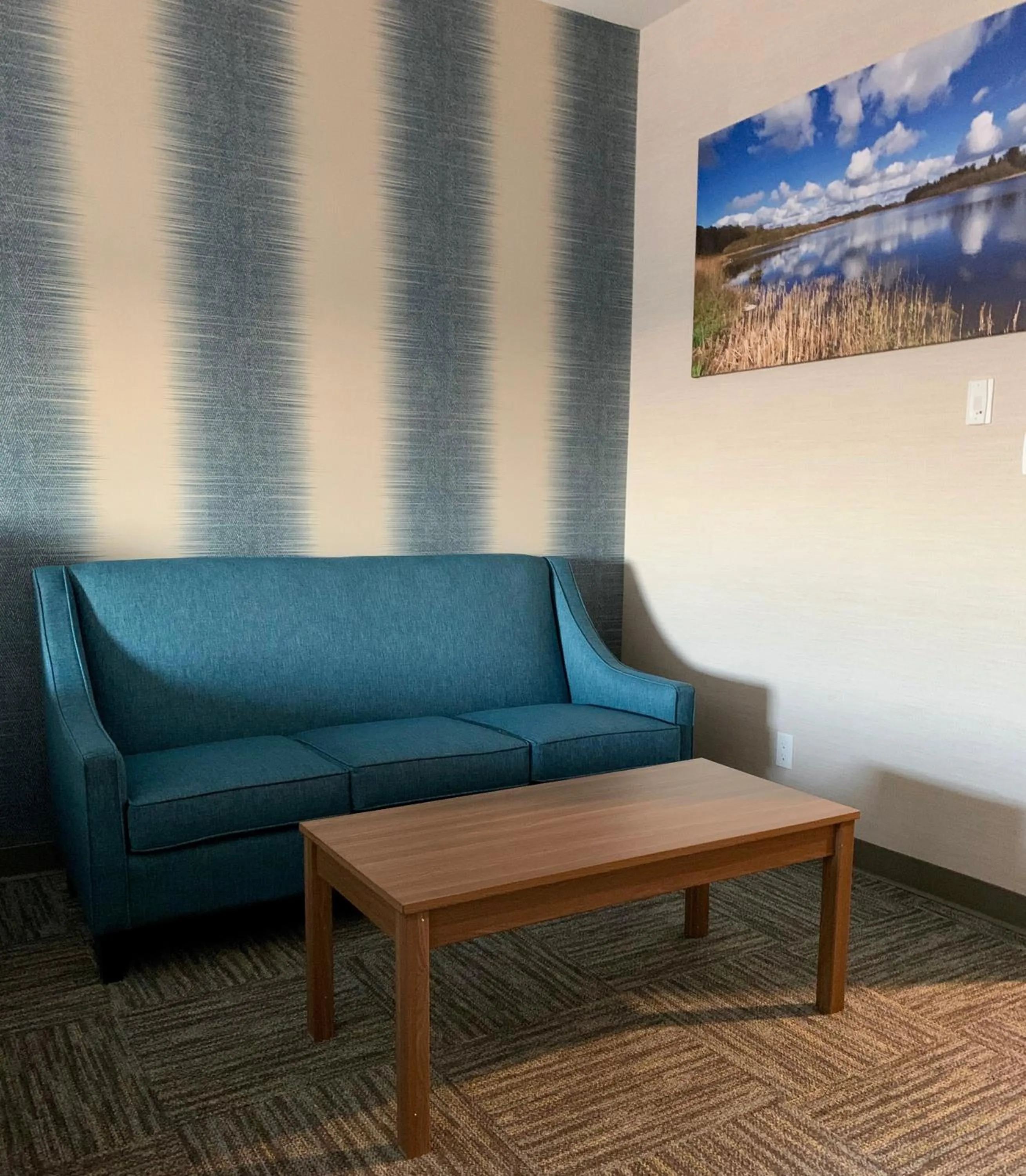 Living room in Meridian Inn & Suites Regina Airport