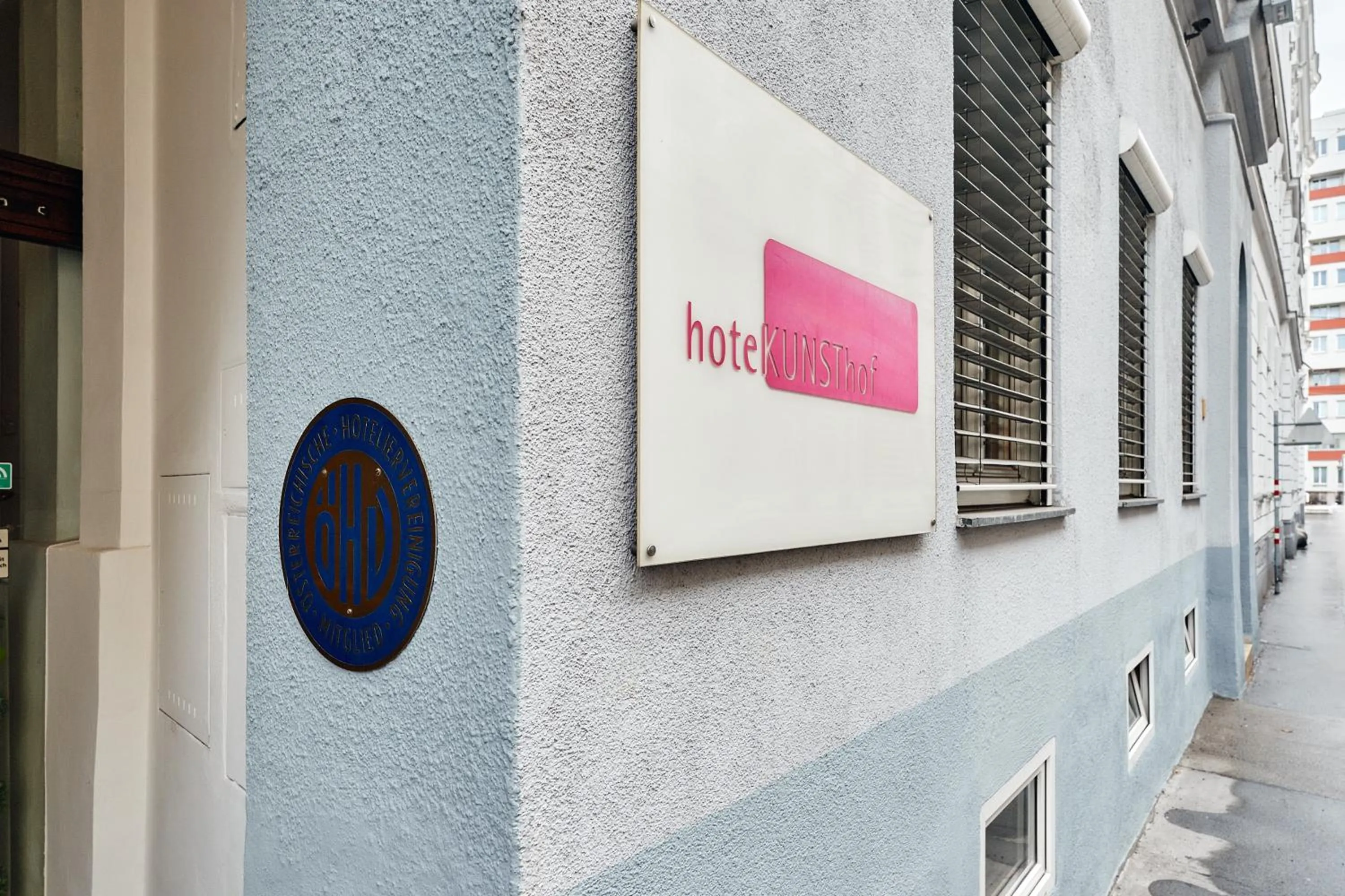 Property logo or sign in Hotel Kunsthof