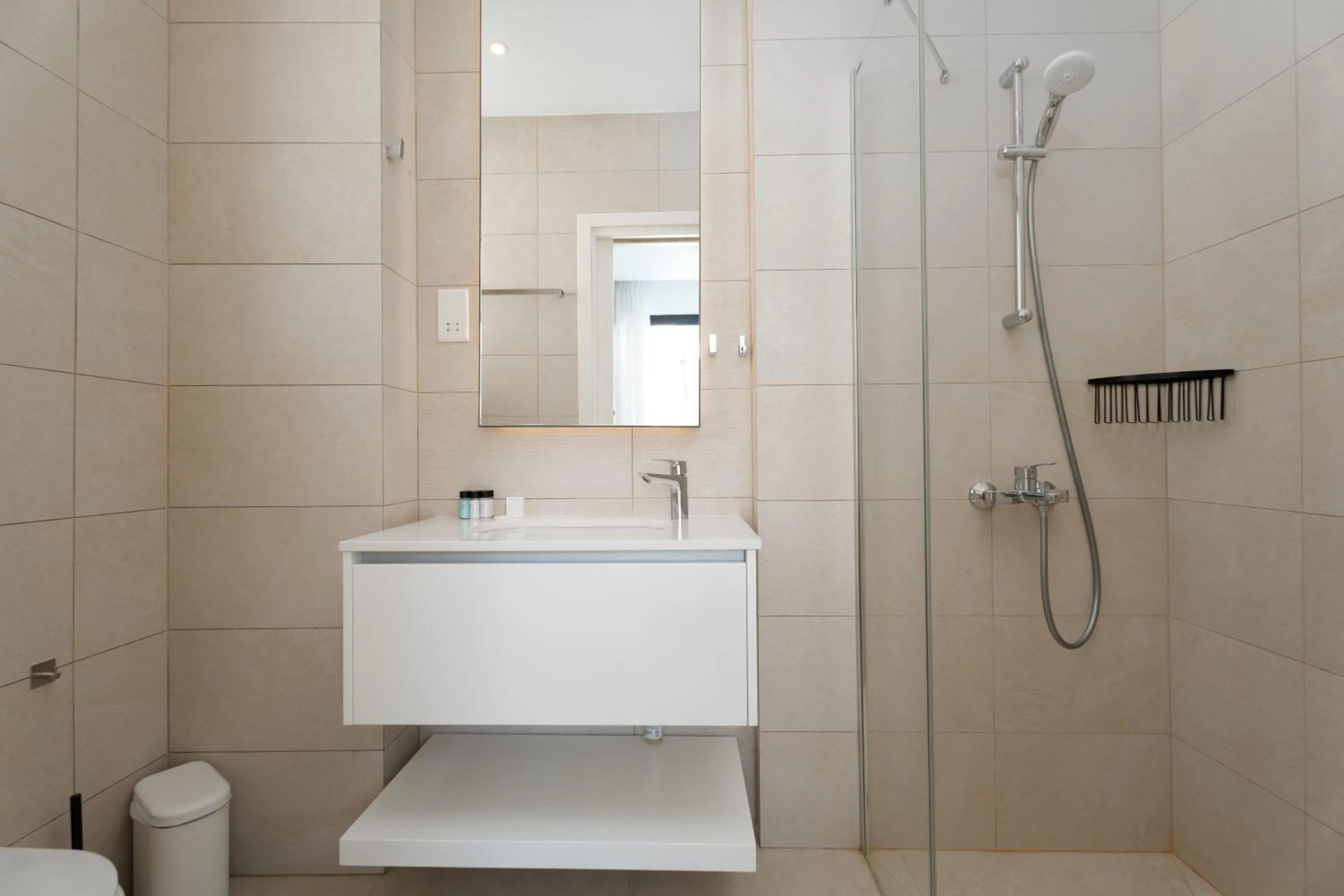 Bathroom in Periyiali Konnos Villas Beach Resort