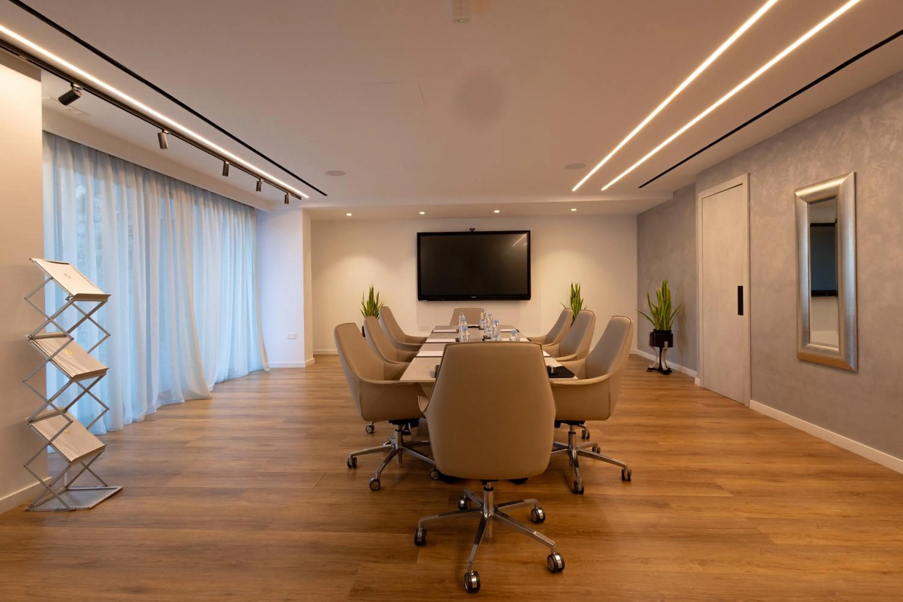 TV and multimedia in Periyiali Konnos Villas Beach Resort