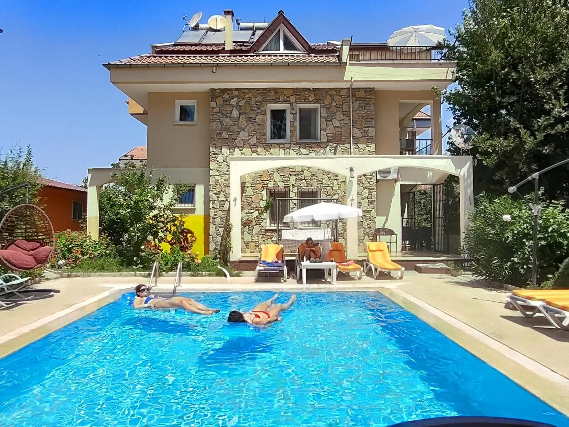 Property building in çileks apart otel