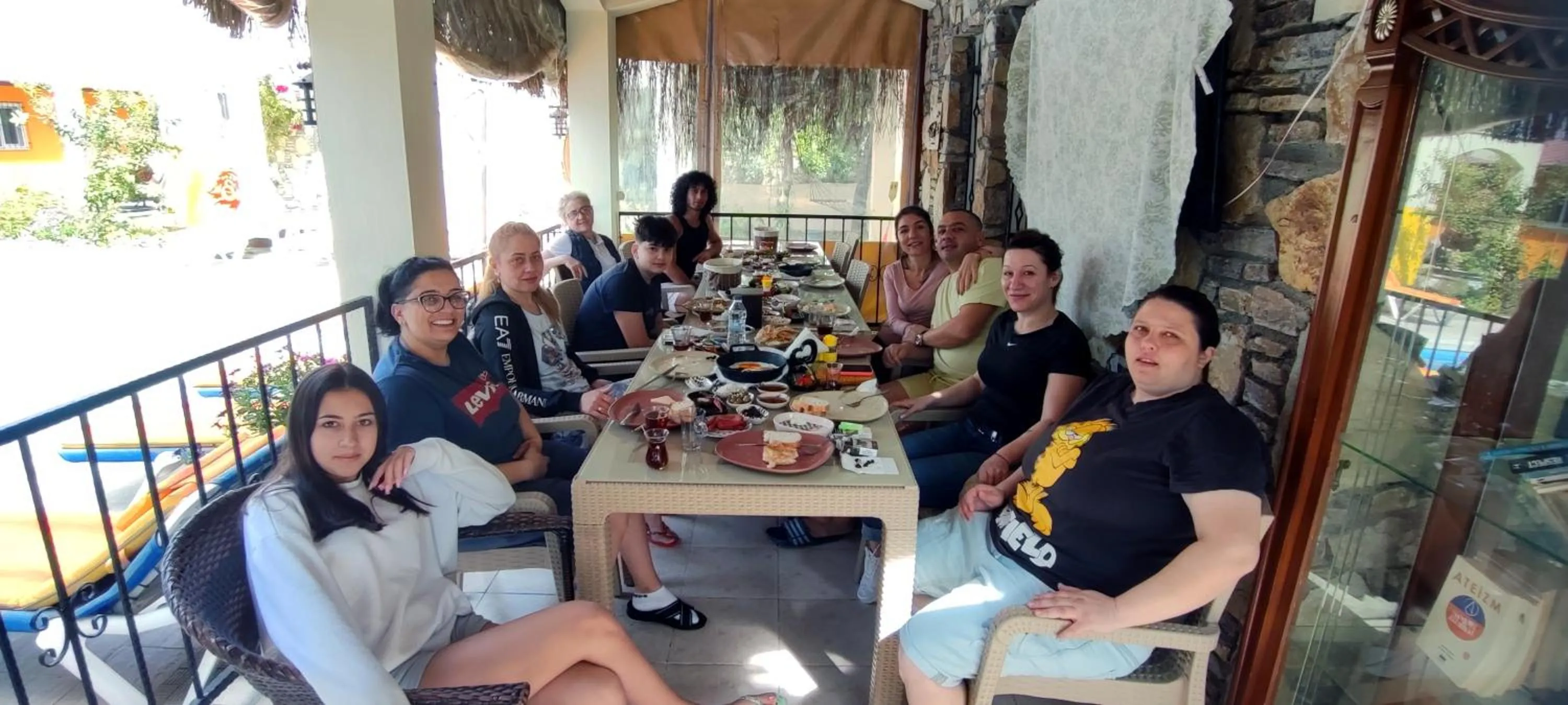 Restaurant/places to eat in çileks apart otel