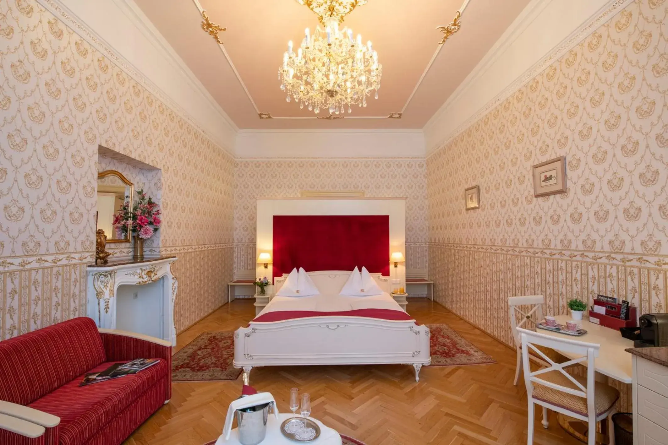 Bed in Pertschy Palais Hotel Bed in Pertschy Palais Hotel
