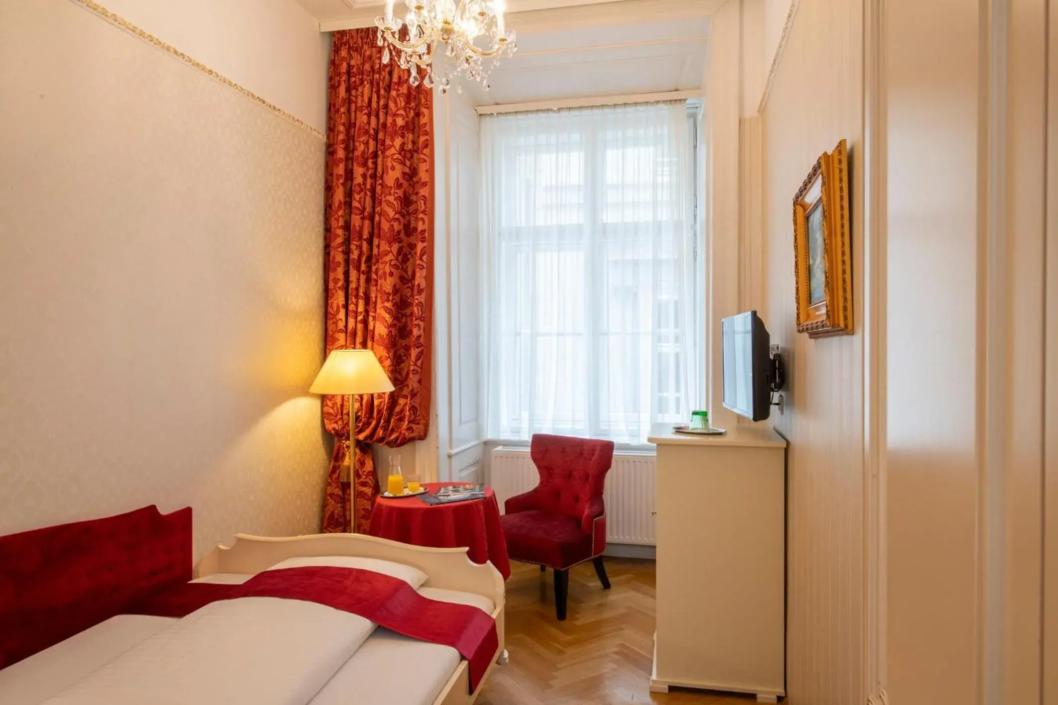 Bedroom, Bed in Pertschy Palais Hotel Bedroom, Bed in Pertschy Palais Hotel